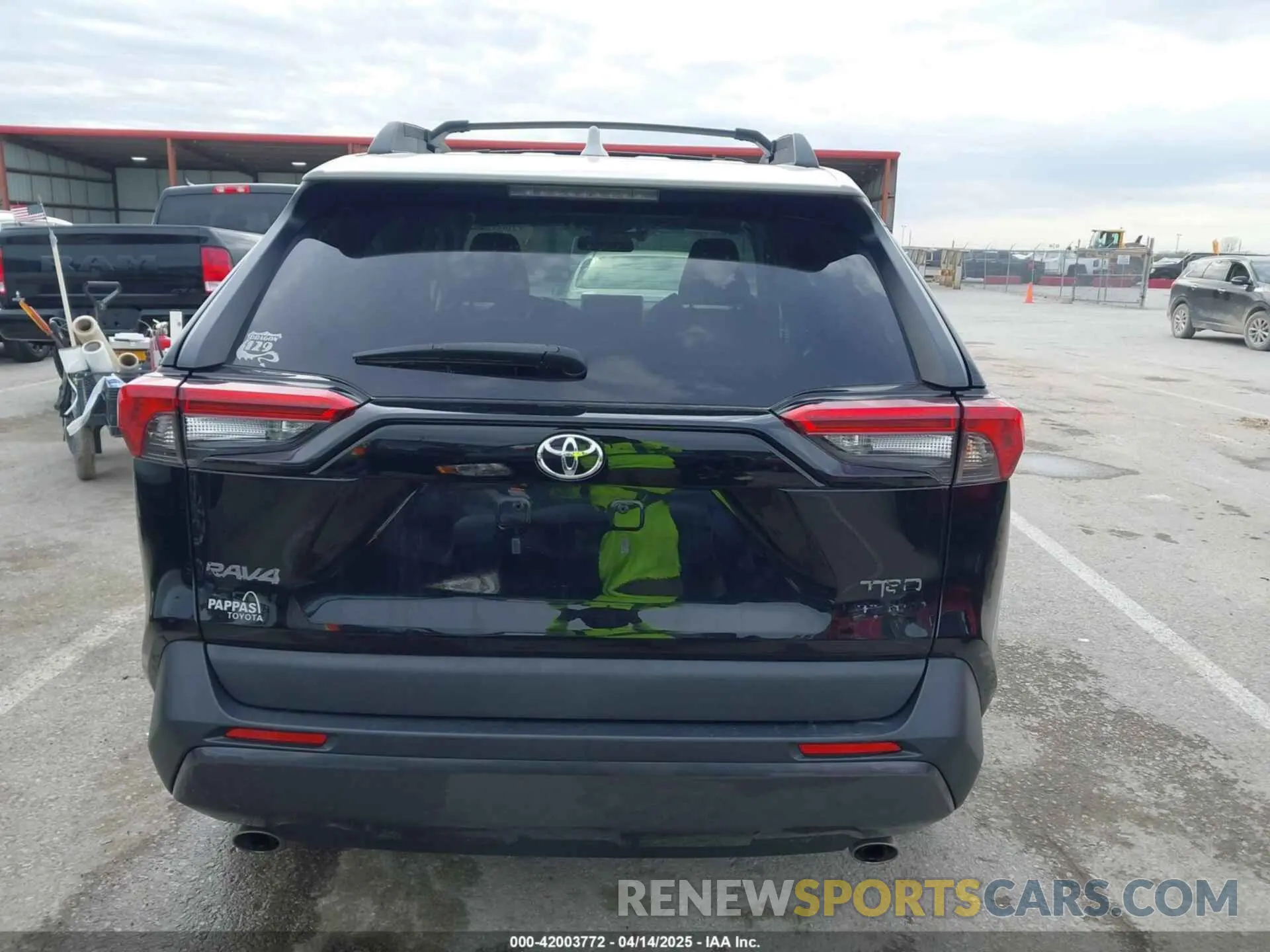 17 Photograph of a damaged car 2T3J1RFVXLC114176 TOYOTA RAV4 2020