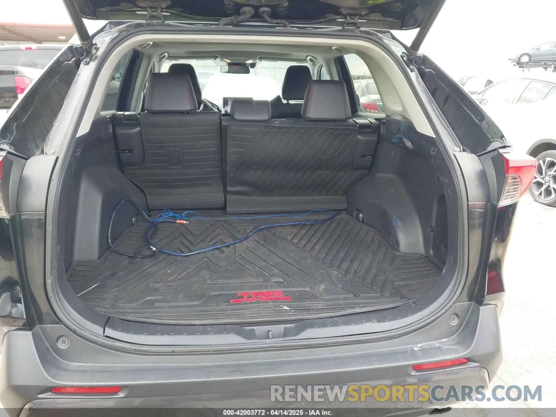 18 Photograph of a damaged car 2T3J1RFVXLC114176 TOYOTA RAV4 2020