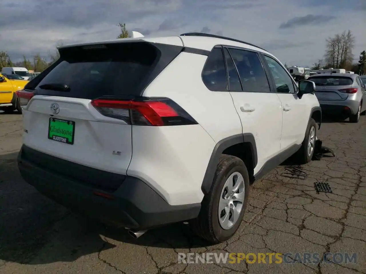 4 Photograph of a damaged car 2T3K1RFV0LW061572 TOYOTA RAV4 2020