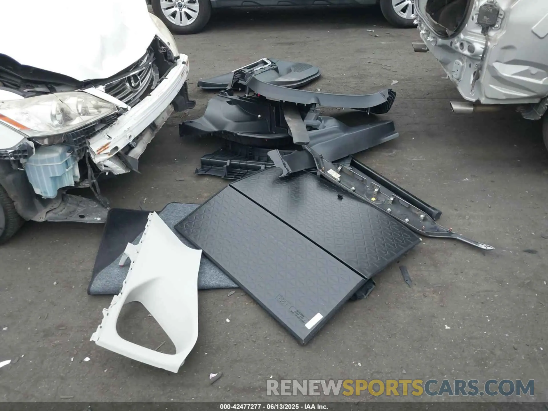 12 Photograph of a damaged car 2T3K1RFV5LW070848 TOYOTA RAV4 2020