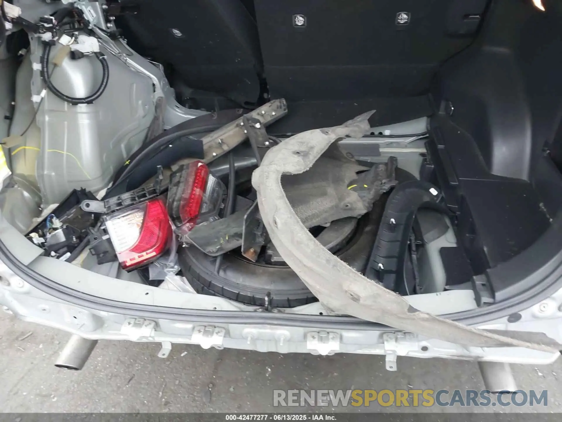 18 Photograph of a damaged car 2T3K1RFV5LW070848 TOYOTA RAV4 2020