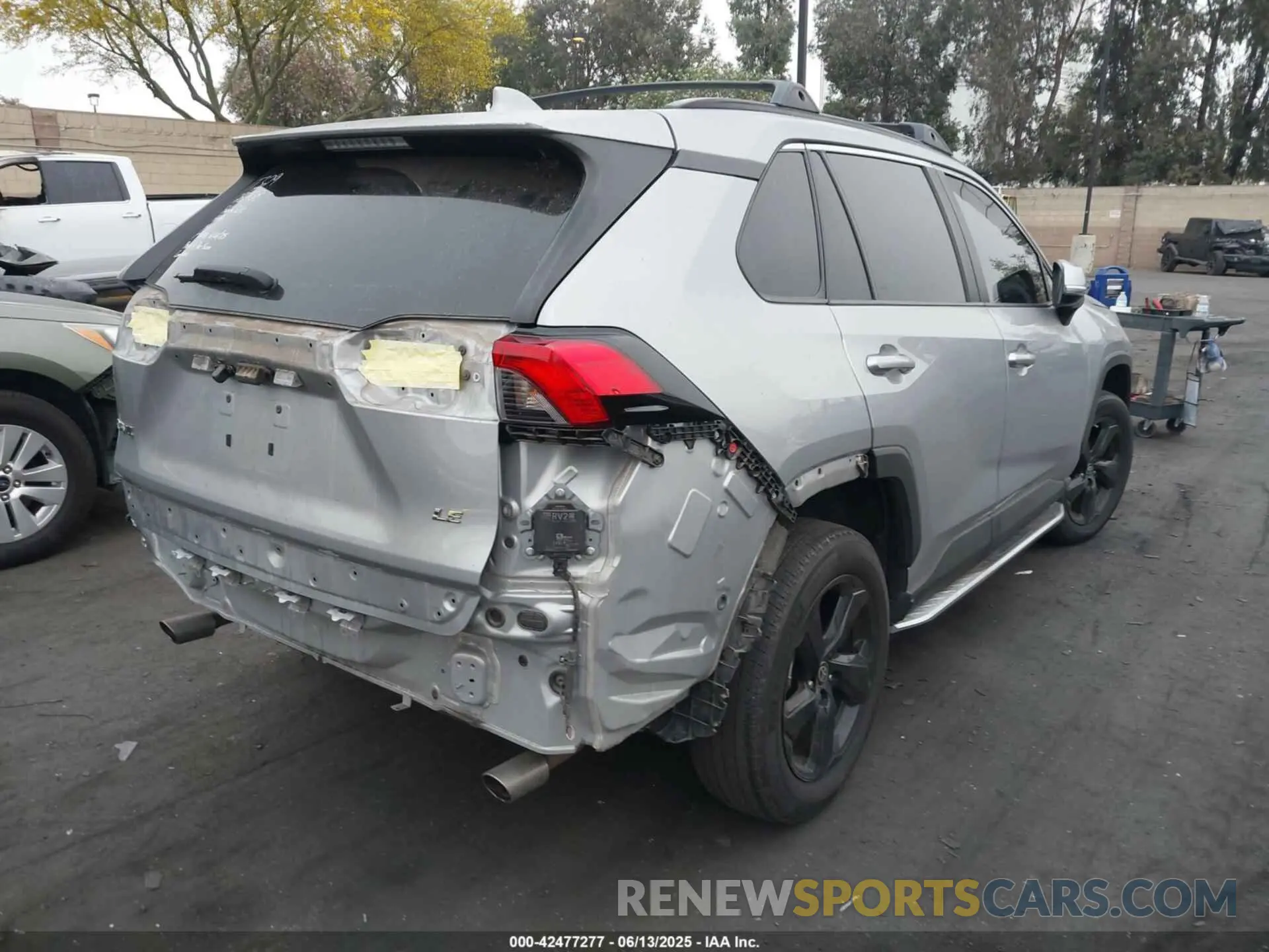 4 Photograph of a damaged car 2T3K1RFV5LW070848 TOYOTA RAV4 2020