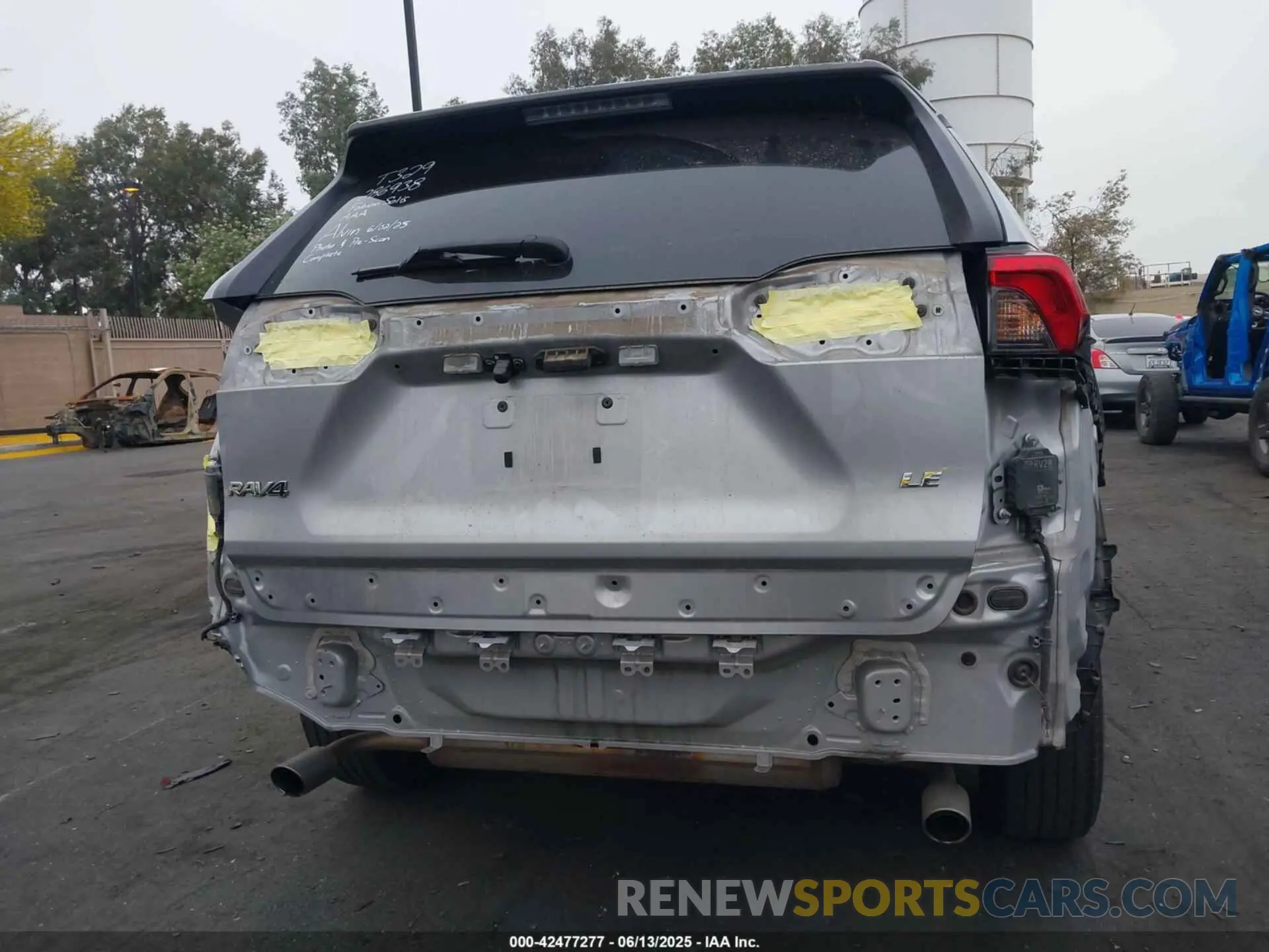 6 Photograph of a damaged car 2T3K1RFV5LW070848 TOYOTA RAV4 2020