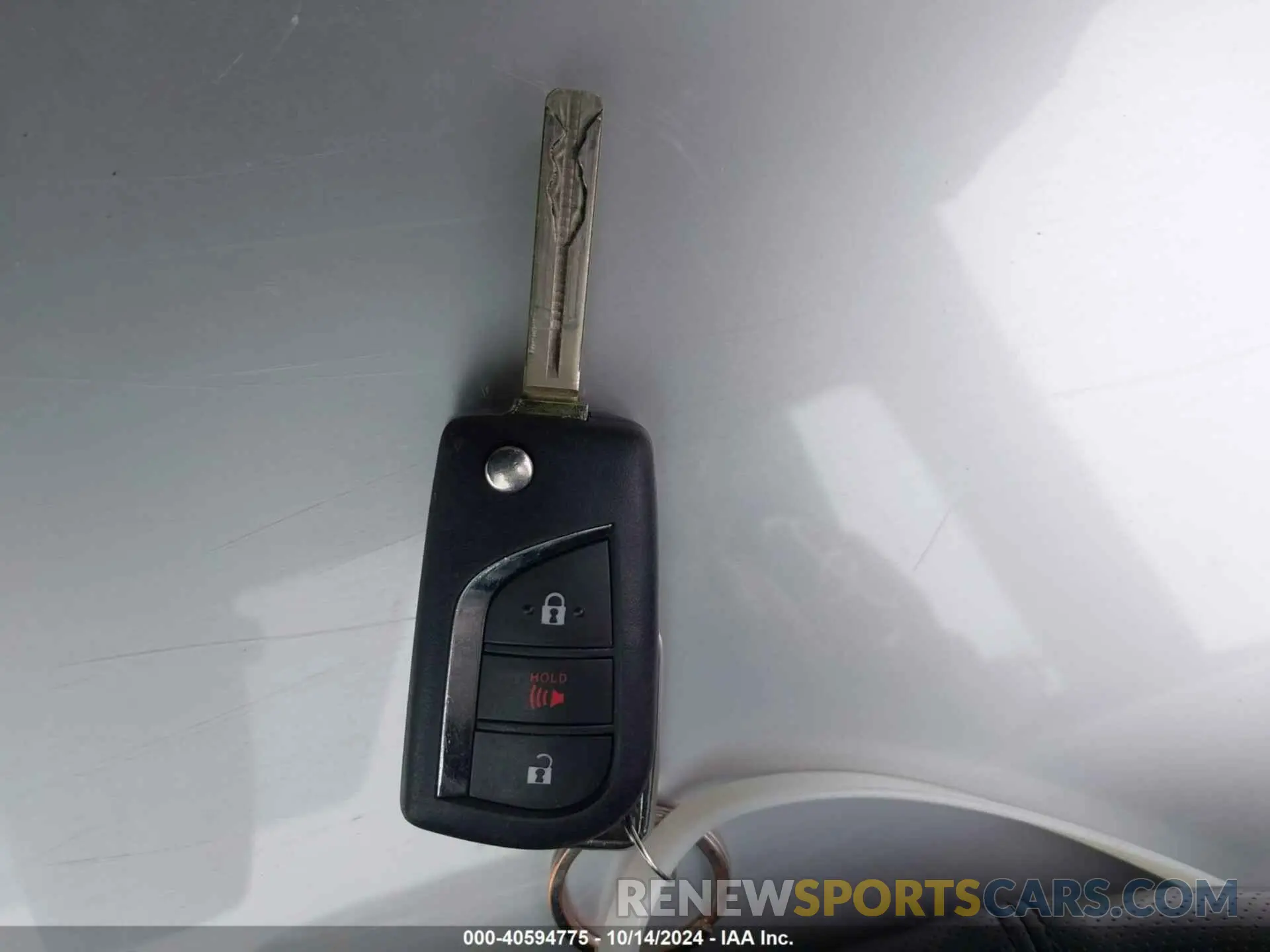 11 Photograph of a damaged car 2T3K1RFV5LW084877 TOYOTA RAV4 2020