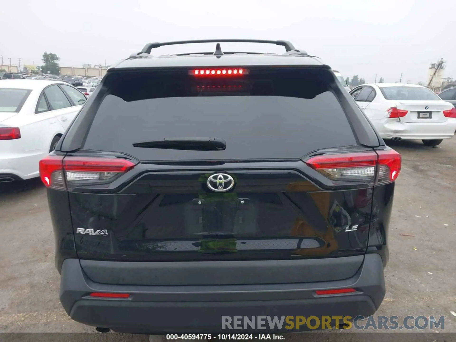 16 Photograph of a damaged car 2T3K1RFV5LW084877 TOYOTA RAV4 2020