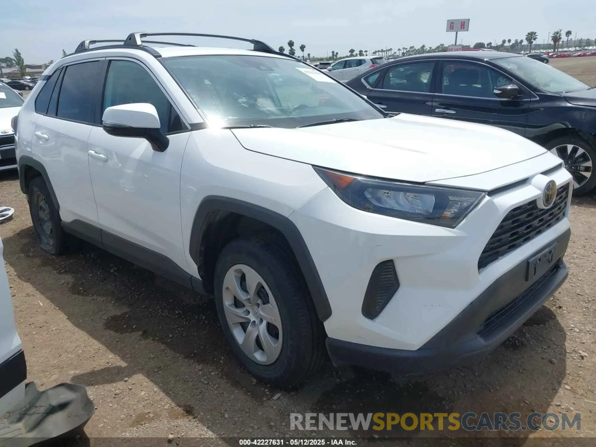 1 Photograph of a damaged car 2T3K1RFV5LW084927 TOYOTA RAV4 2020