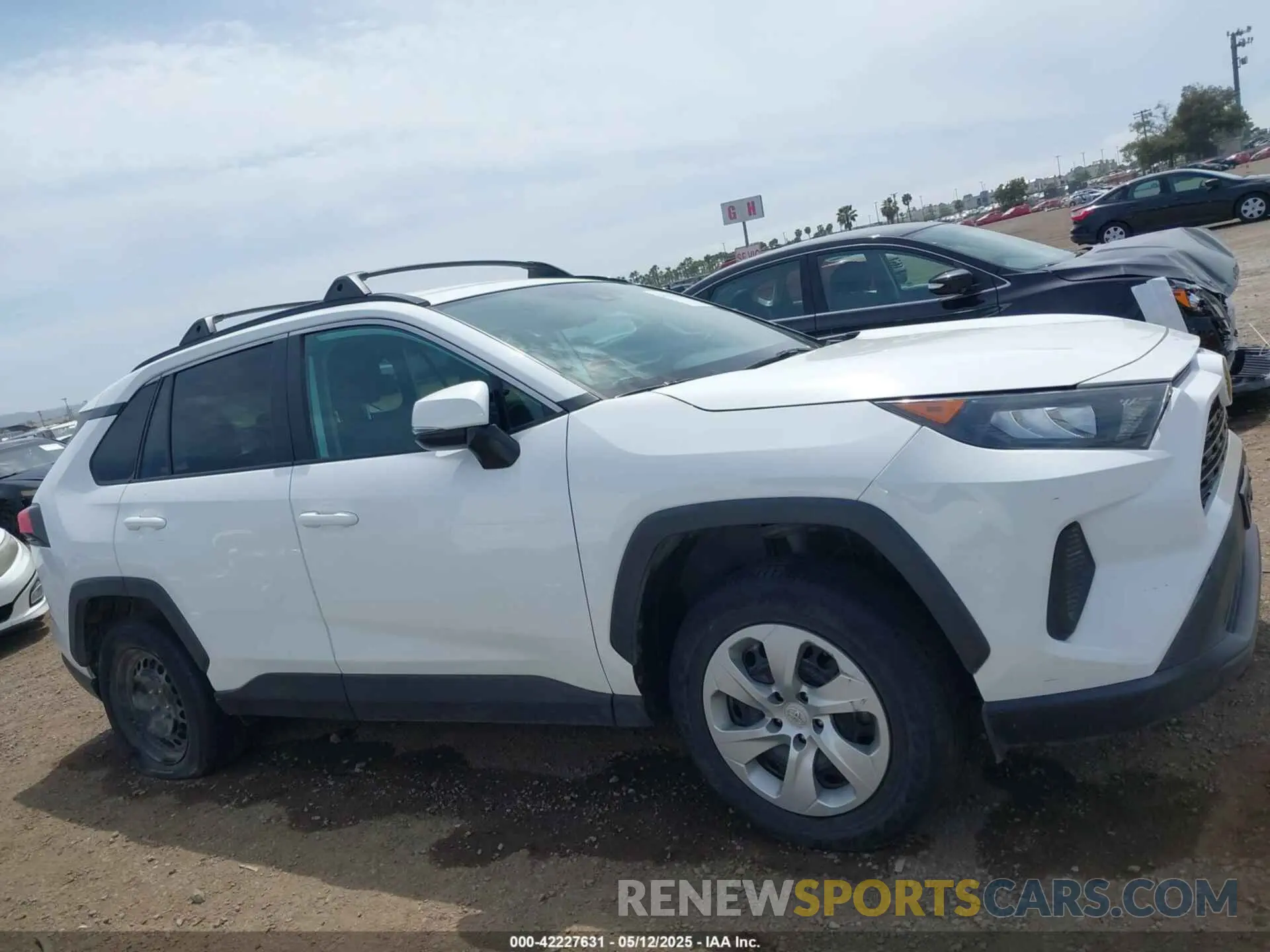 13 Photograph of a damaged car 2T3K1RFV5LW084927 TOYOTA RAV4 2020