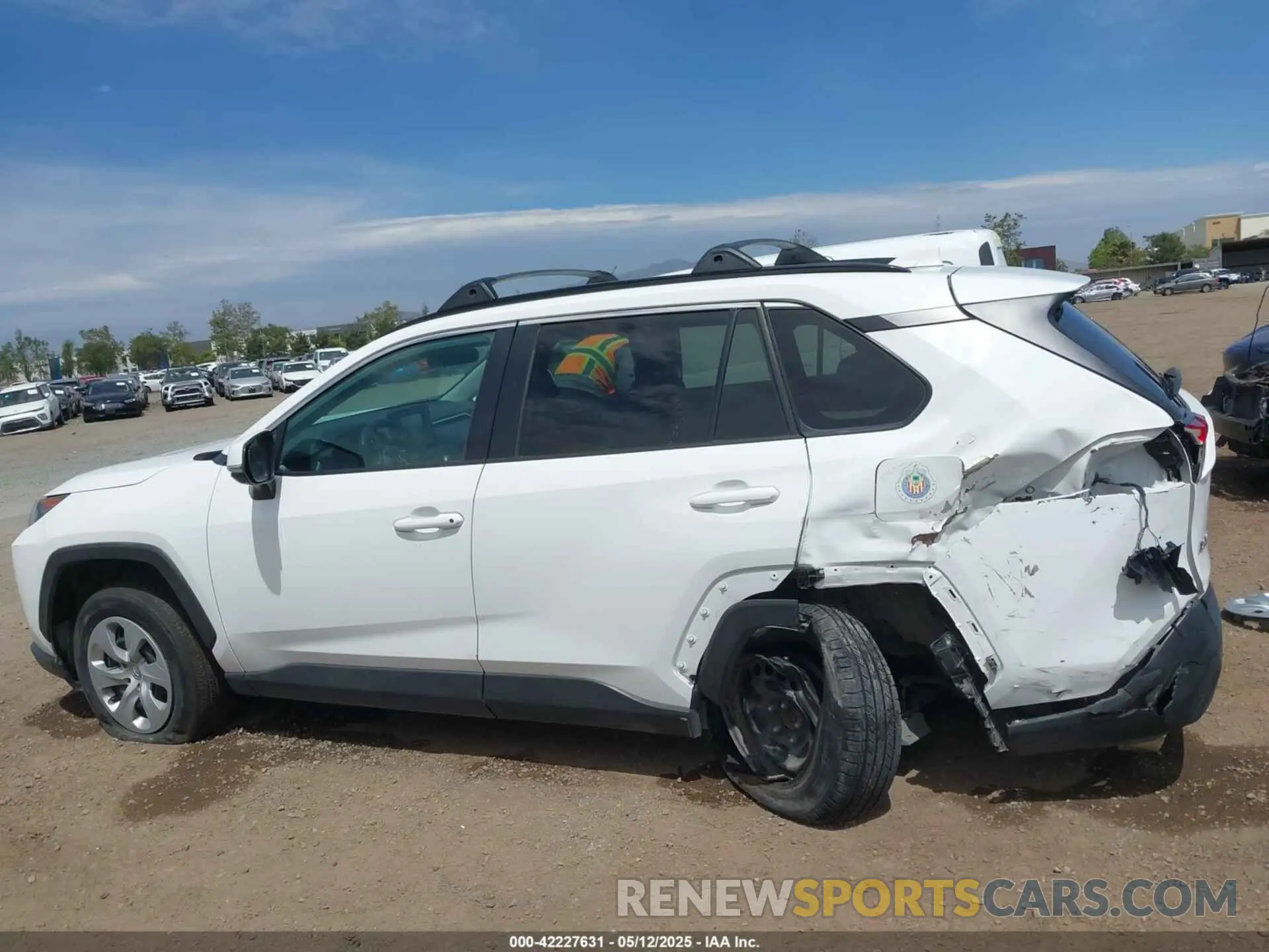 14 Photograph of a damaged car 2T3K1RFV5LW084927 TOYOTA RAV4 2020