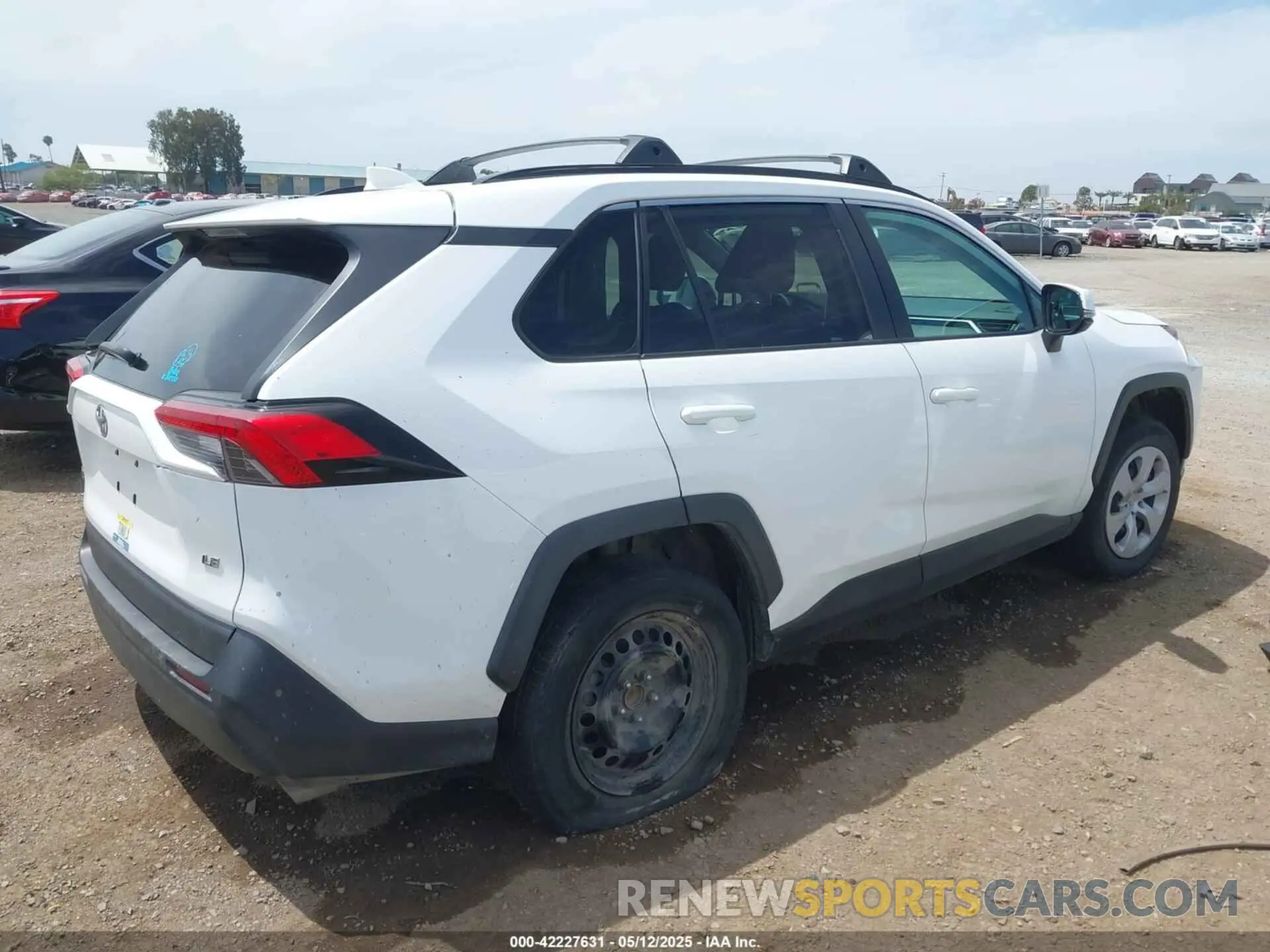 4 Photograph of a damaged car 2T3K1RFV5LW084927 TOYOTA RAV4 2020