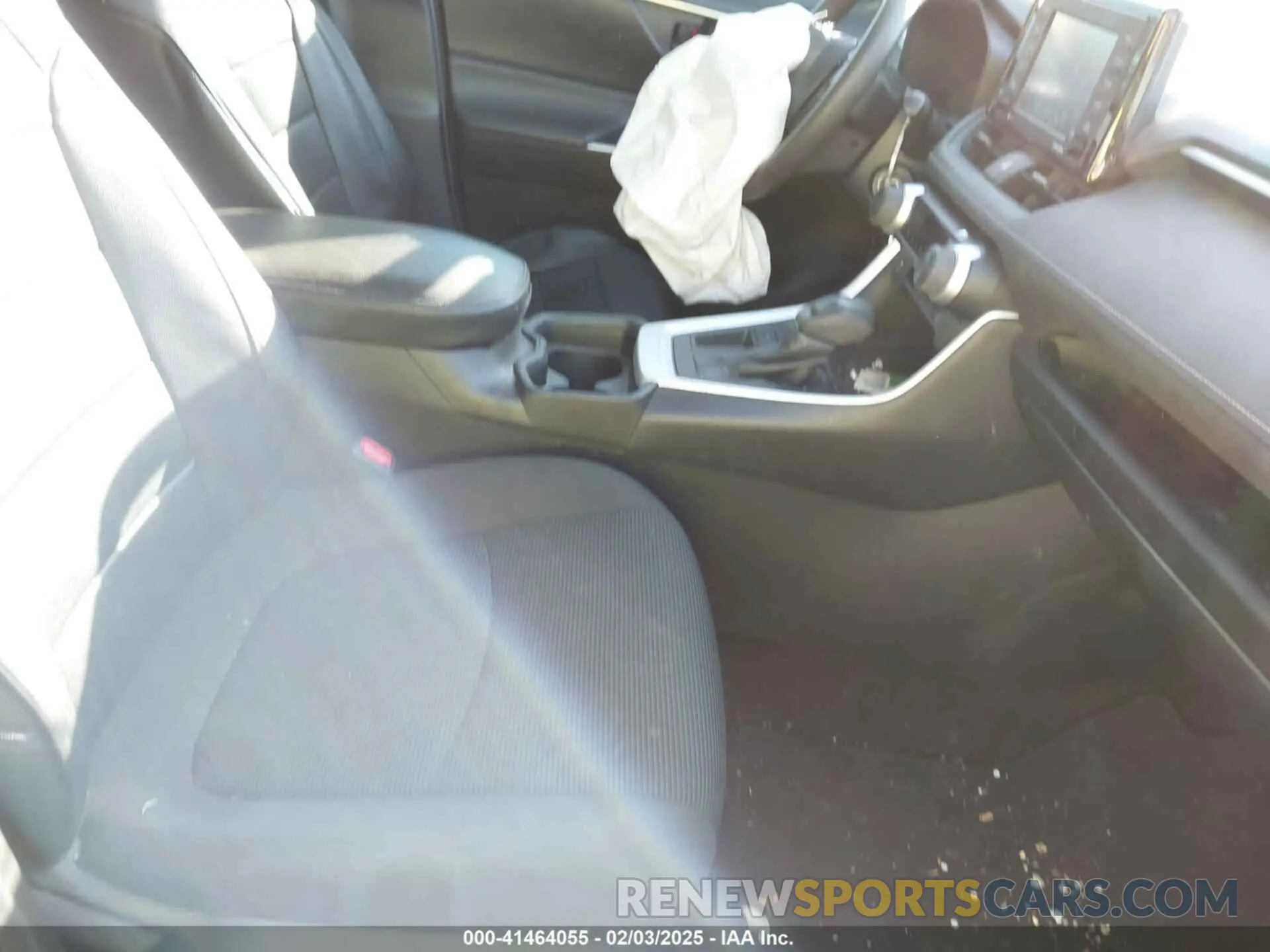 5 Photograph of a damaged car 2T3K1RFV7LW058152 TOYOTA RAV4 2020