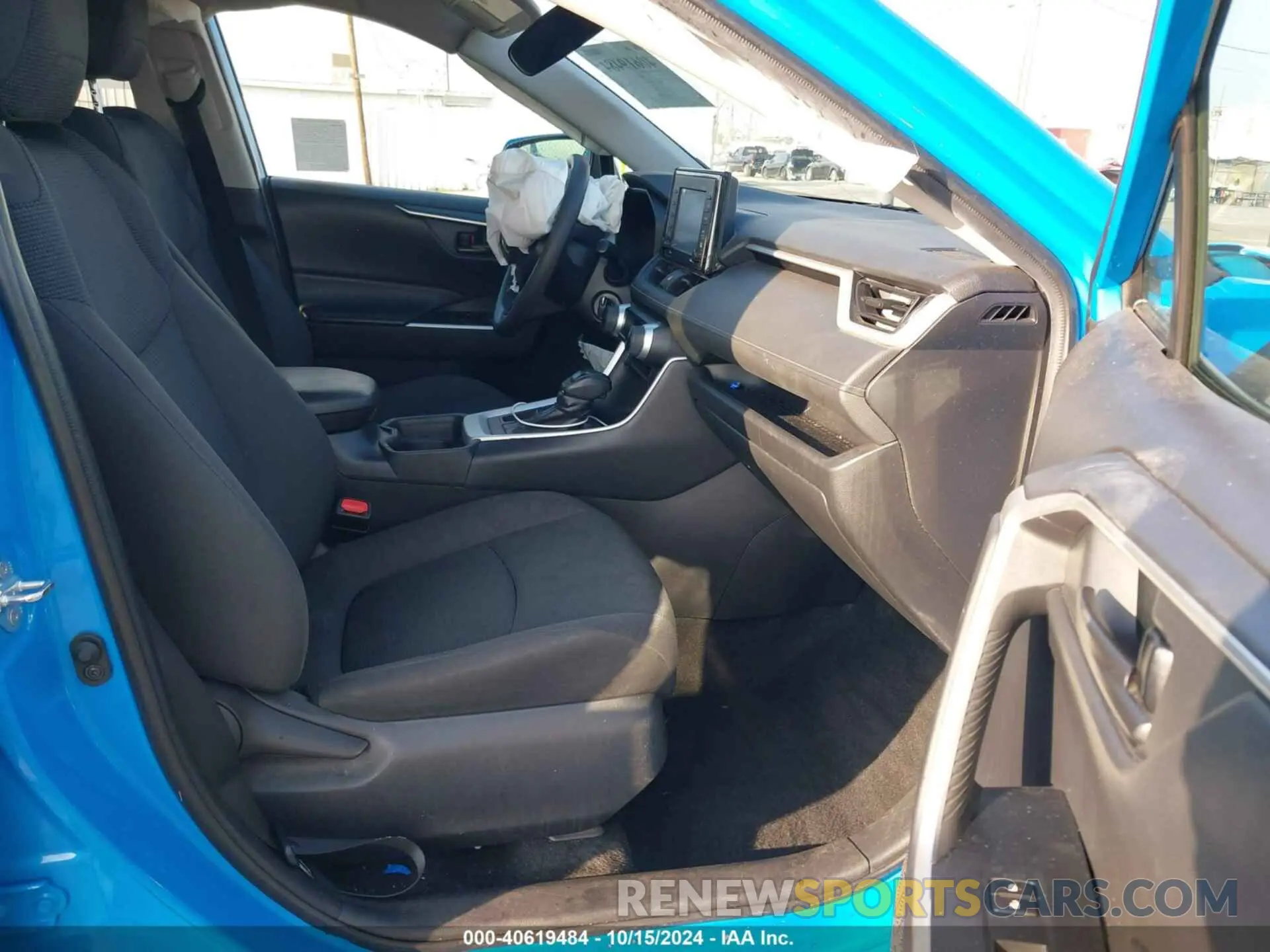 5 Photograph of a damaged car 2T3K1RFVXLW073826 TOYOTA RAV4 2020