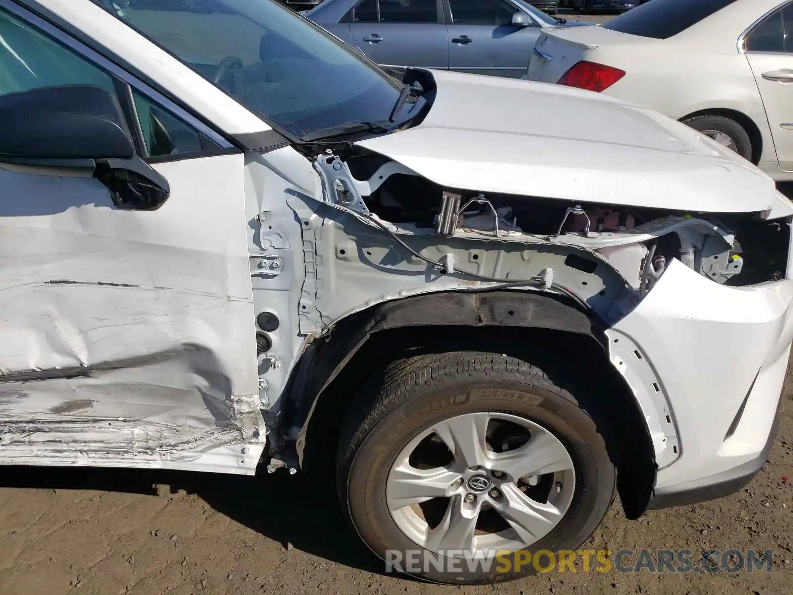 9 Photograph of a damaged car 2T3LWRFV0LW055115 TOYOTA RAV4 2020