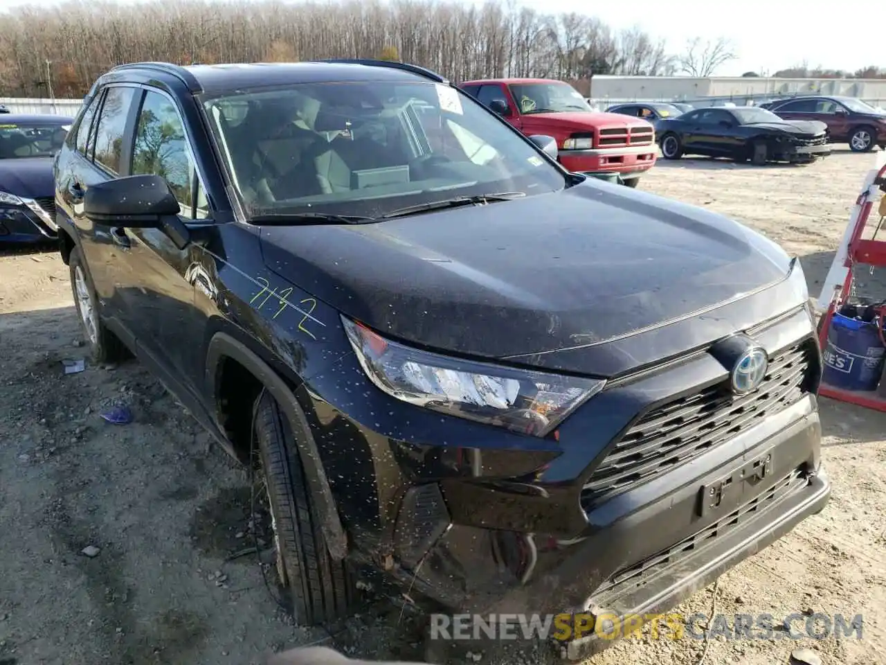 1 Photograph of a damaged car 2T3LWRFV0LW089720 TOYOTA RAV4 2020