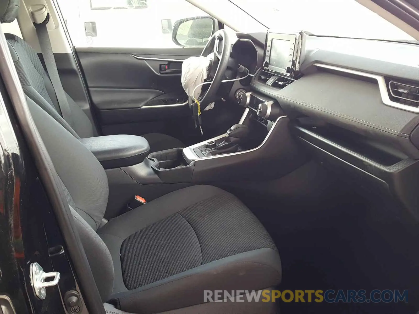5 Photograph of a damaged car 2T3LWRFV2LW099603 TOYOTA RAV4 2020