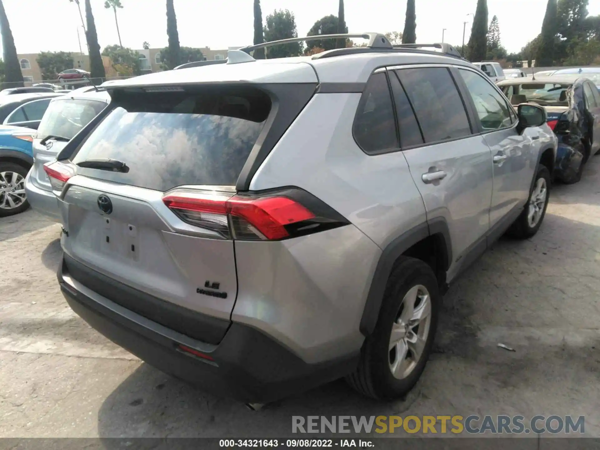 4 Photograph of a damaged car 2T3LWRFV3LW055531 TOYOTA RAV4 2020