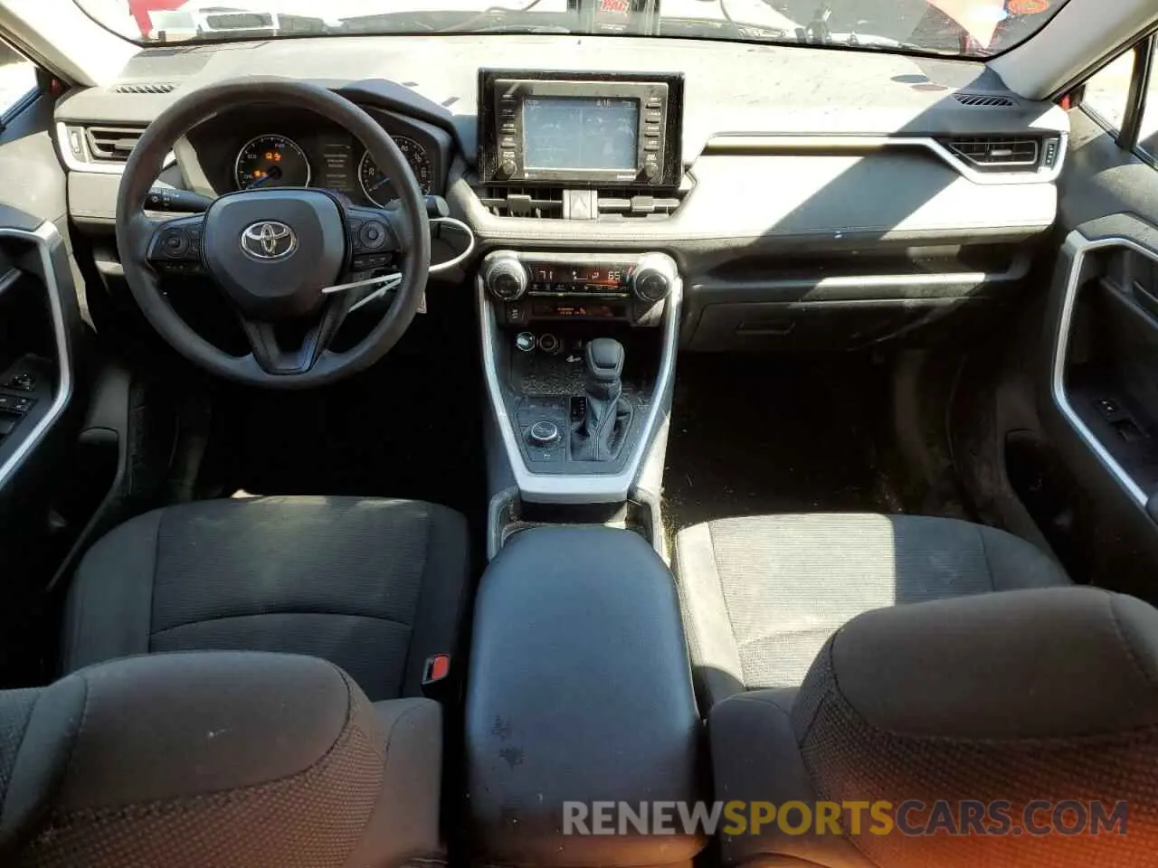 8 Photograph of a damaged car 2T3LWRFV5LW091673 TOYOTA RAV4 2020