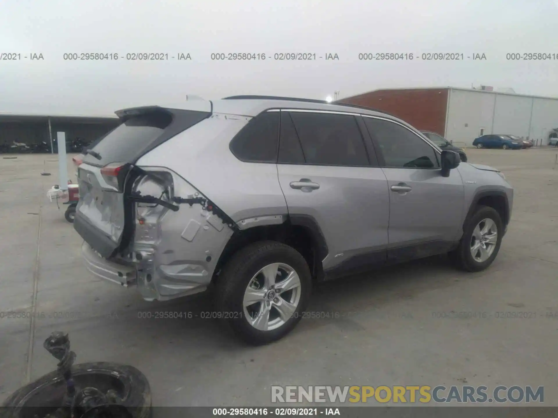 4 Photograph of a damaged car 2T3LWRFV6LW050307 TOYOTA RAV4 2020