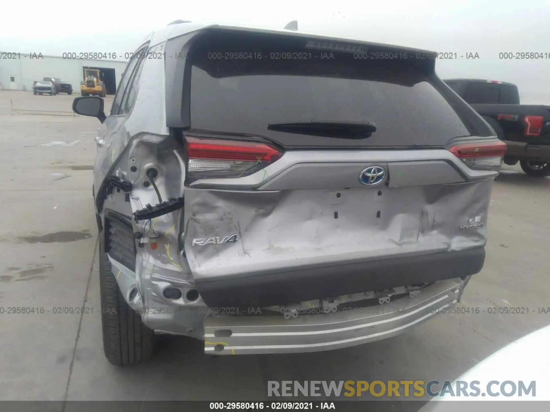 6 Photograph of a damaged car 2T3LWRFV6LW050307 TOYOTA RAV4 2020