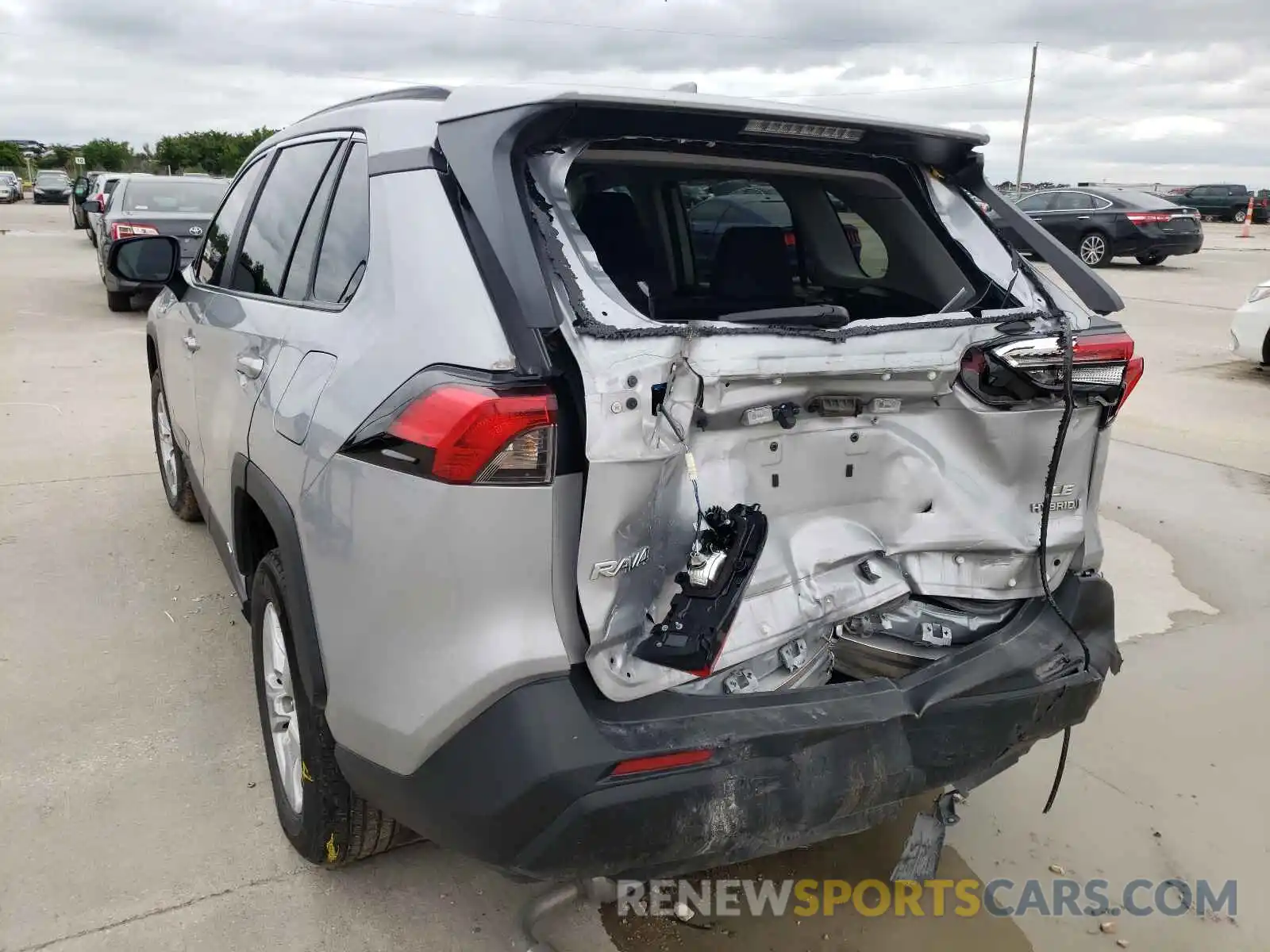 3 Photograph of a damaged car 2T3LWRFV6LW080780 TOYOTA RAV4 2020