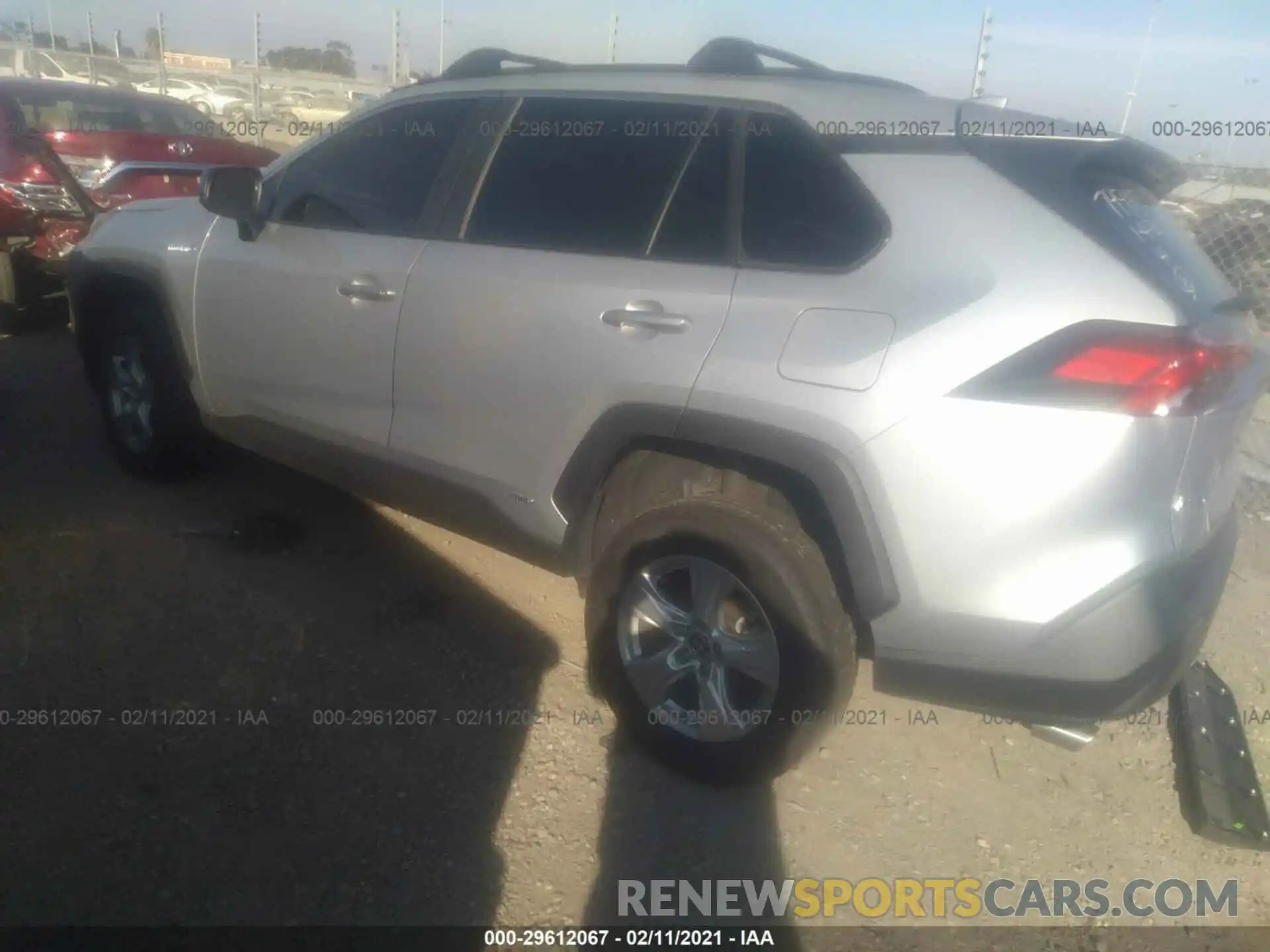 3 Photograph of a damaged car 2T3LWRFV6LW092430 TOYOTA RAV4 2020