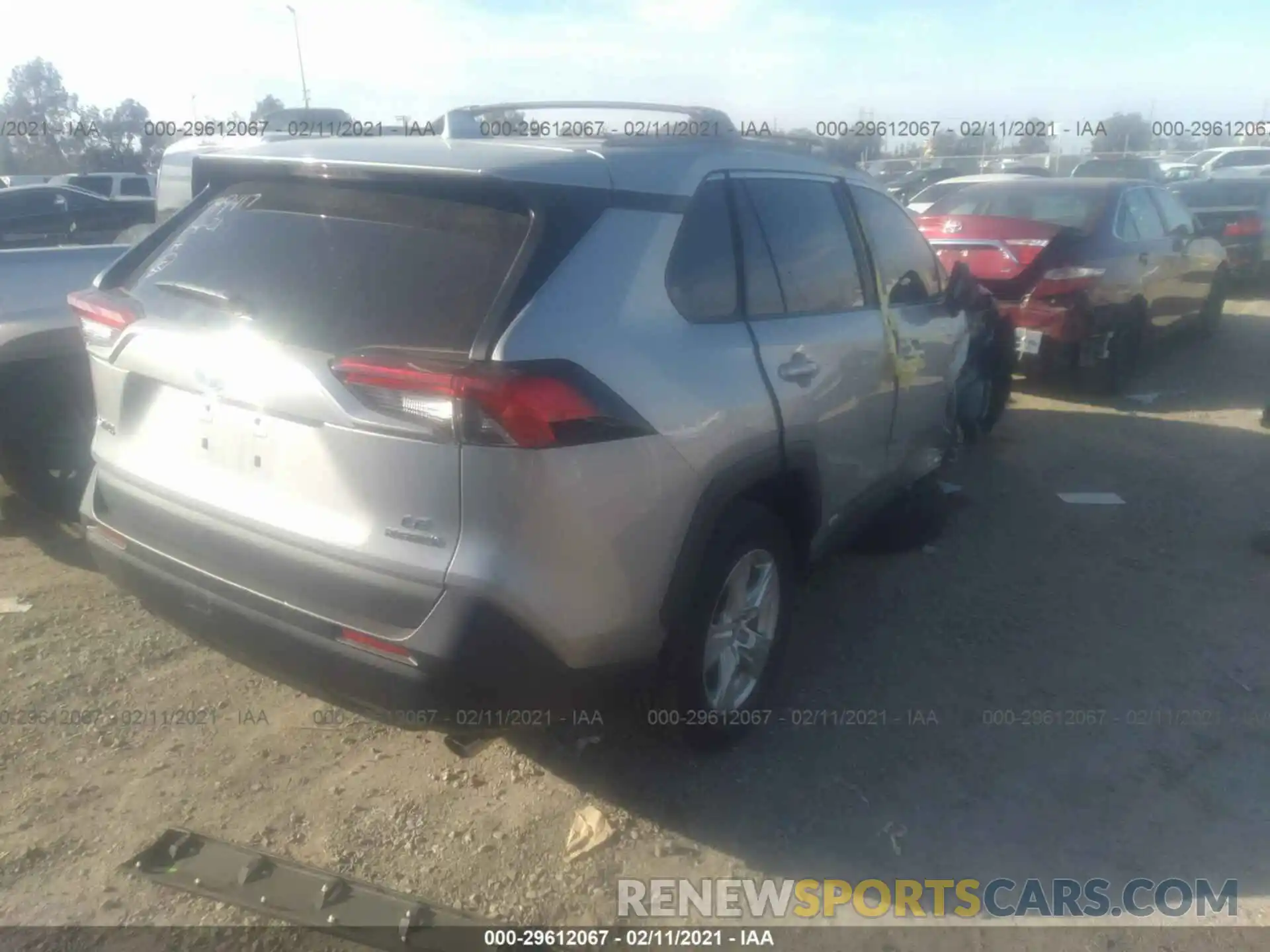 4 Photograph of a damaged car 2T3LWRFV6LW092430 TOYOTA RAV4 2020