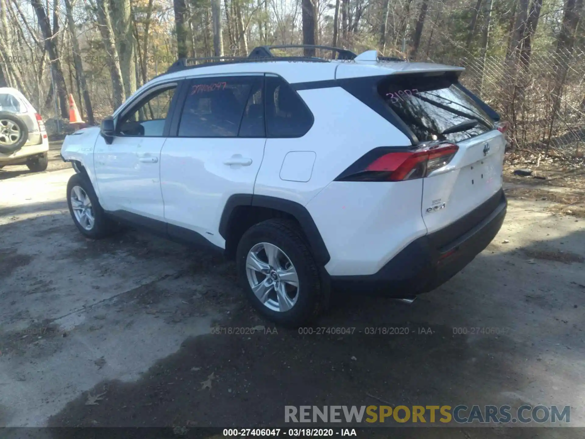 3 Photograph of a damaged car 2T3LWRFV7LW047383 TOYOTA RAV4 2020