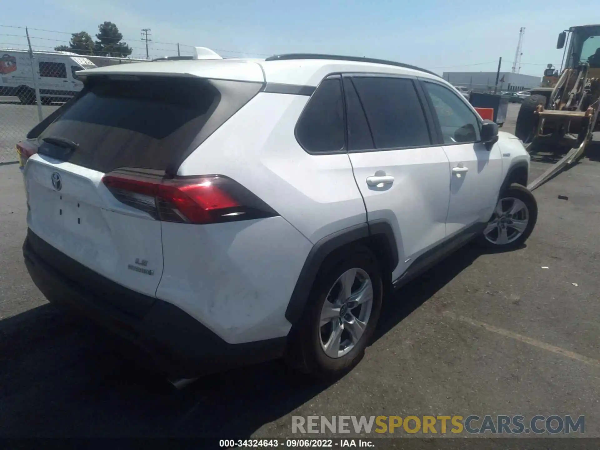 4 Photograph of a damaged car 2T3LWRFV8LW072535 TOYOTA RAV4 2020