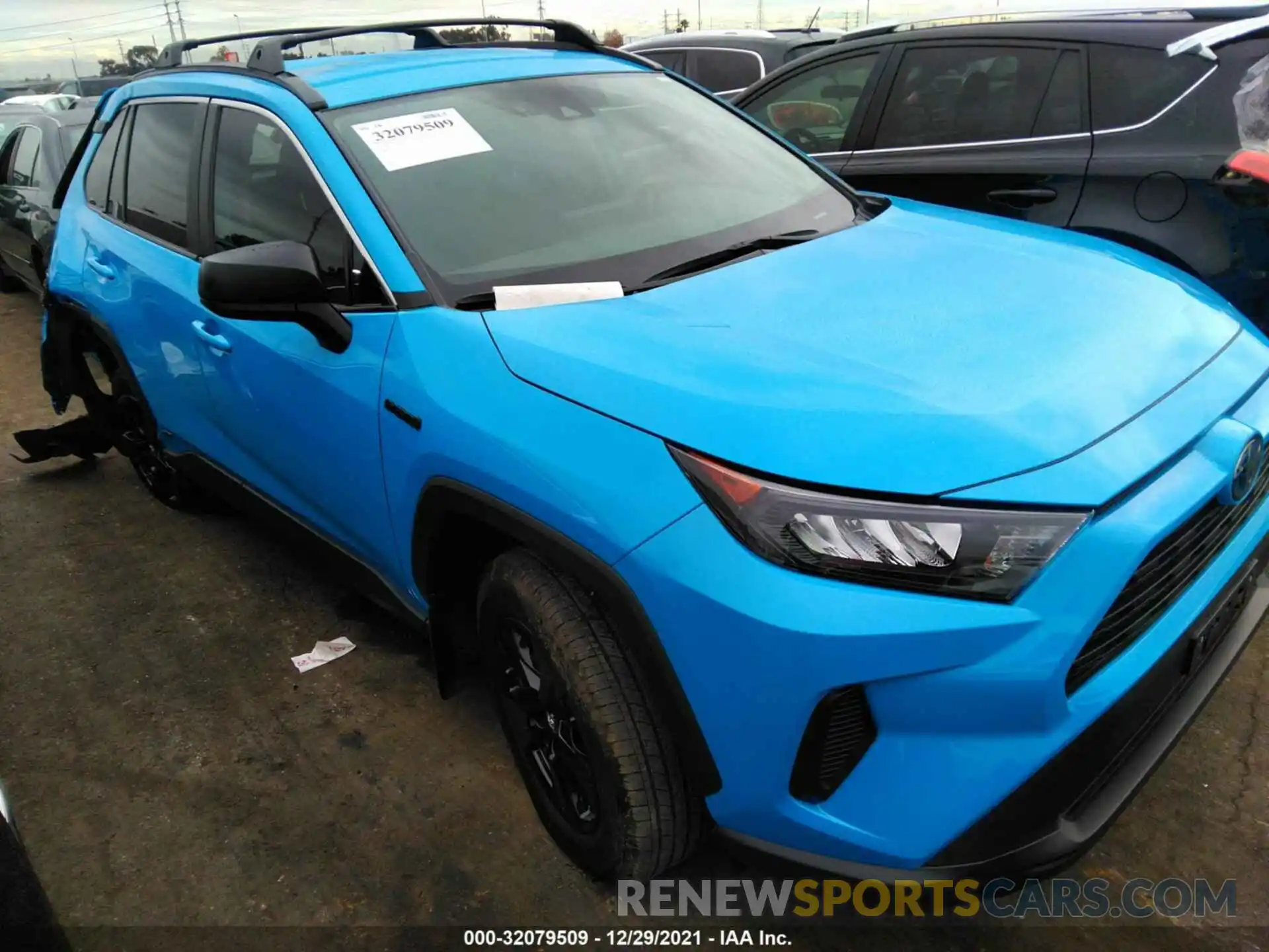 1 Photograph of a damaged car 2T3LWRFV9LW061236 TOYOTA RAV4 2020