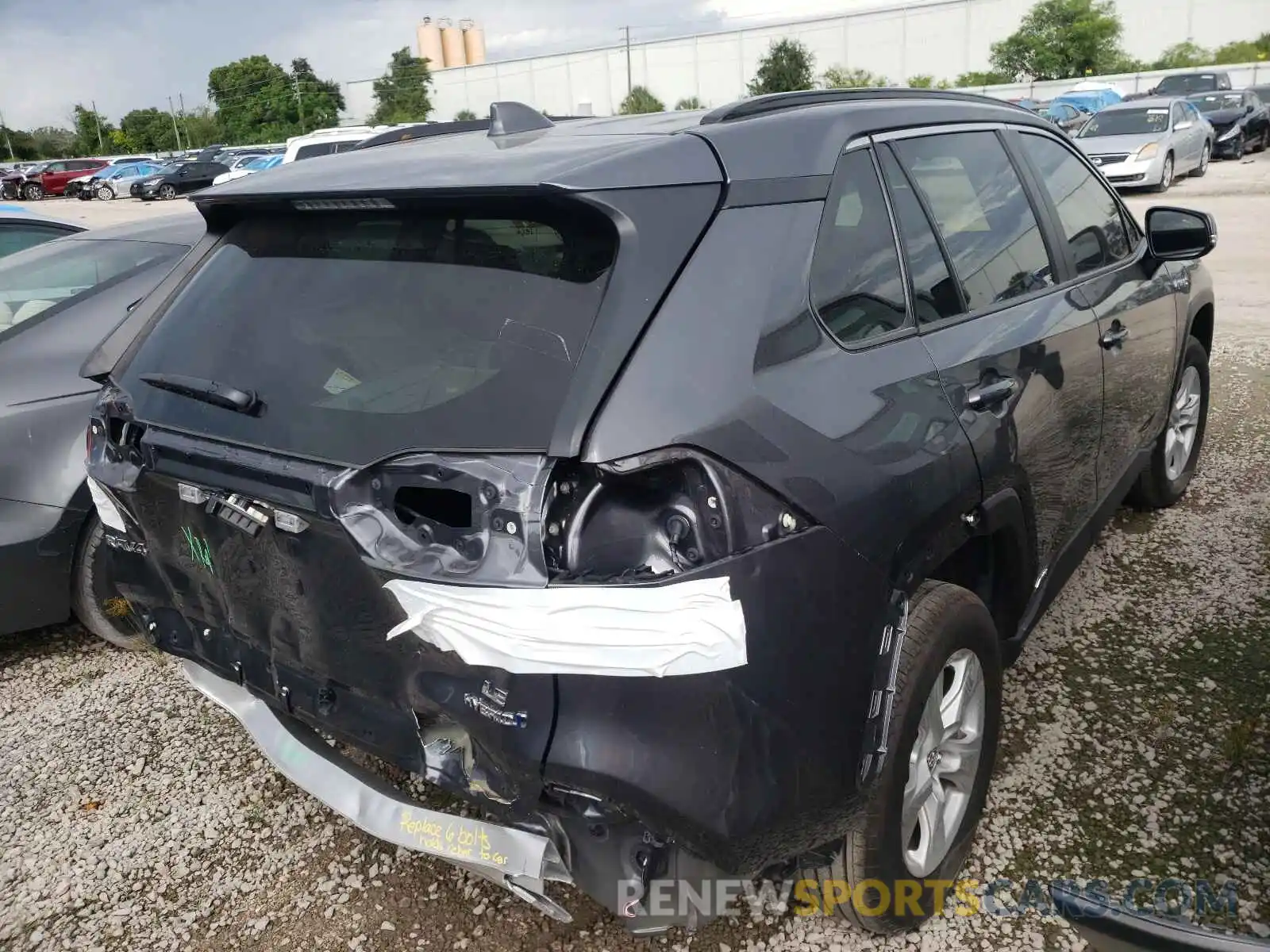 4 Photograph of a damaged car 2T3MWRFV0LW057547 TOYOTA RAV4 2020