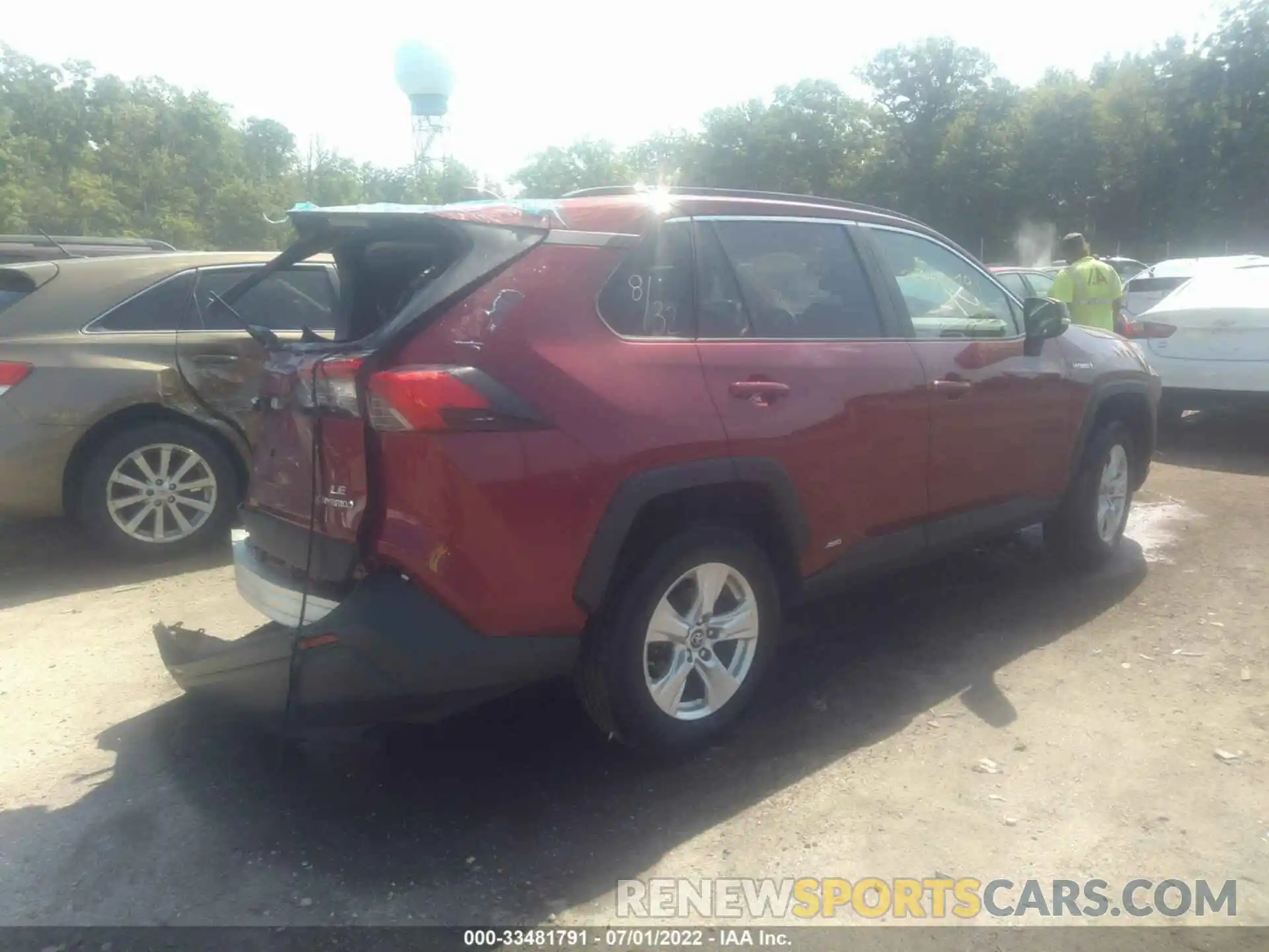 4 Photograph of a damaged car 2T3MWRFV0LW090550 TOYOTA RAV4 2020