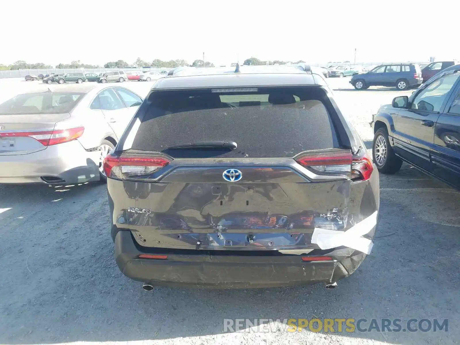 9 Photograph of a damaged car 2T3MWRFV1LW046914 TOYOTA RAV4 2020