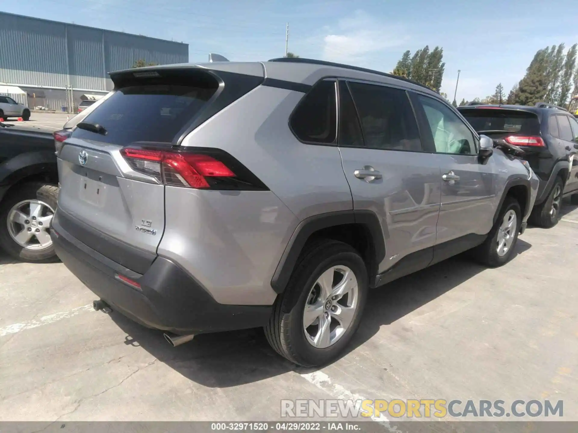 4 Photograph of a damaged car 2T3MWRFV2LW053712 TOYOTA RAV4 2020