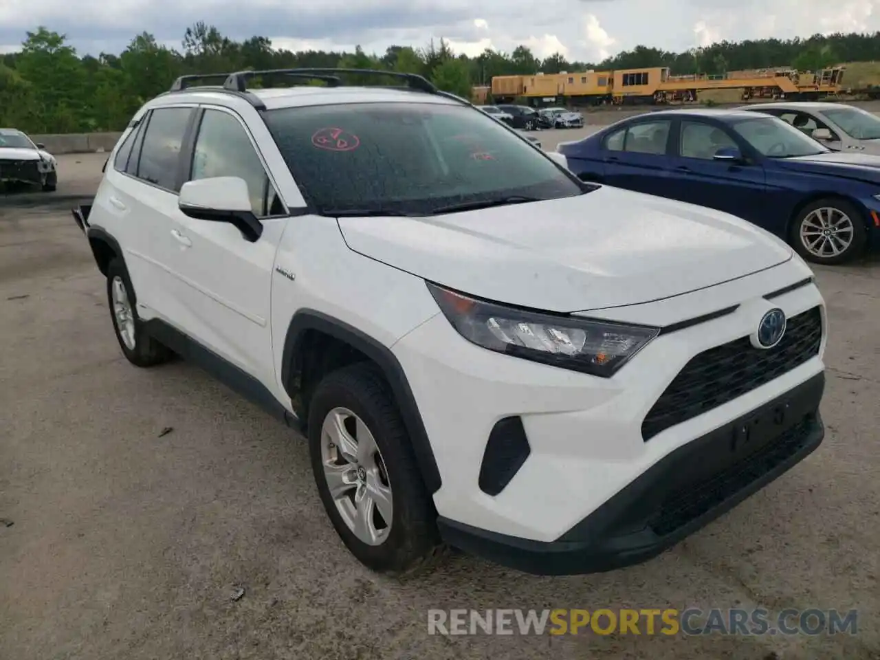 1 Photograph of a damaged car 2T3MWRFV4LW061553 TOYOTA RAV4 2020