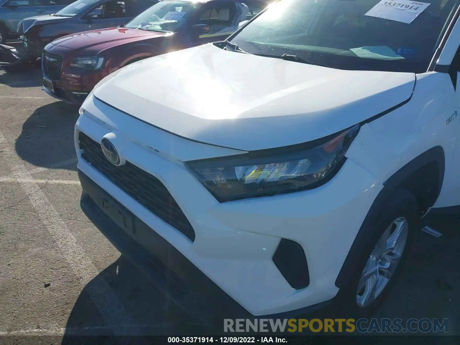 6 Photograph of a damaged car 2T3MWRFV9LW056266 TOYOTA RAV4 2020