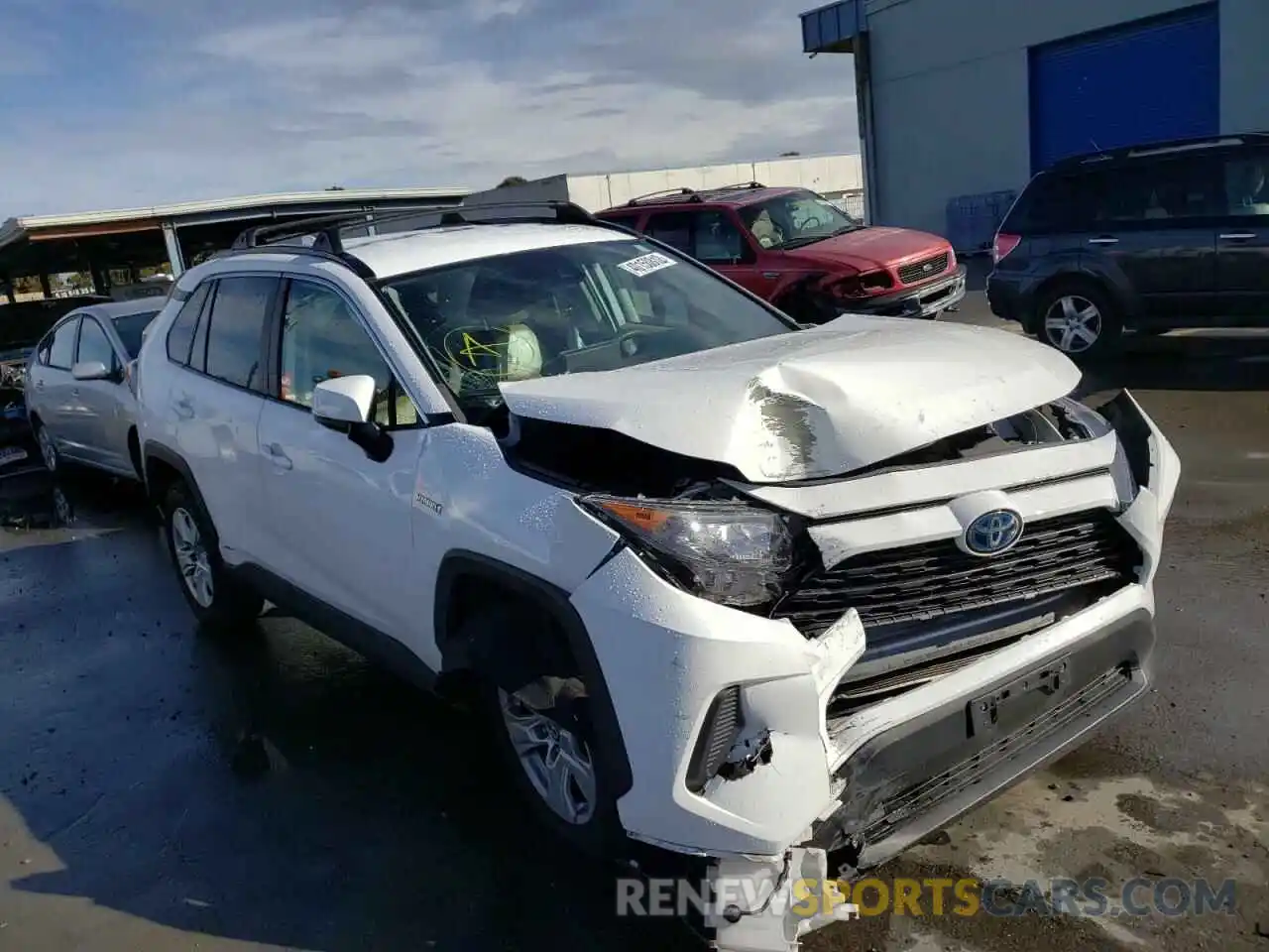 1 Photograph of a damaged car 2T3MWRFVXLW071147 TOYOTA RAV4 2020