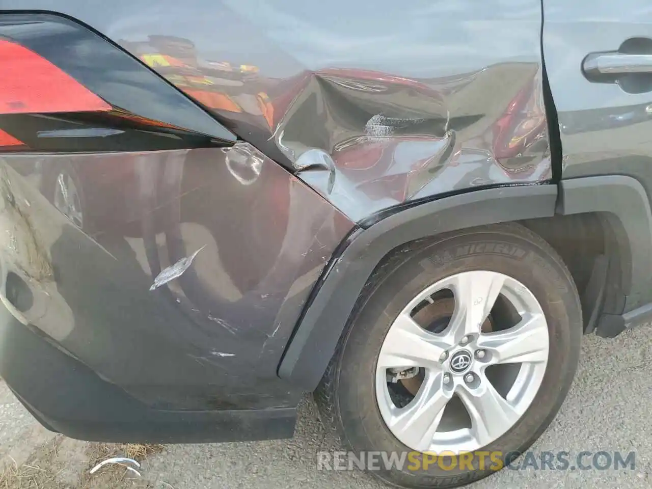 9 Photograph of a damaged car 2T3MWRFVXLW071438 TOYOTA RAV4 2020