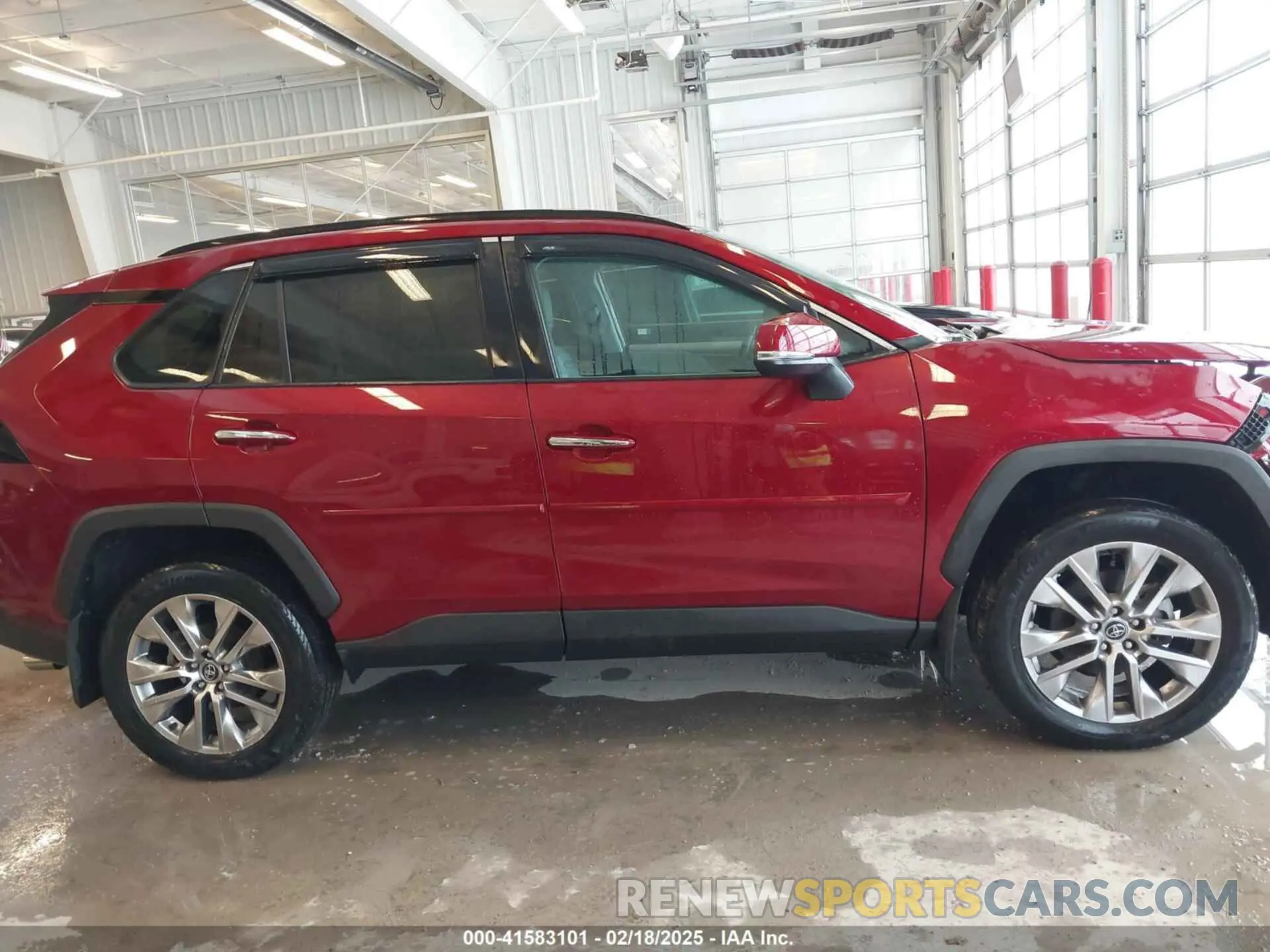 14 Photograph of a damaged car 2T3N1RFV0LW096478 TOYOTA RAV4 2020