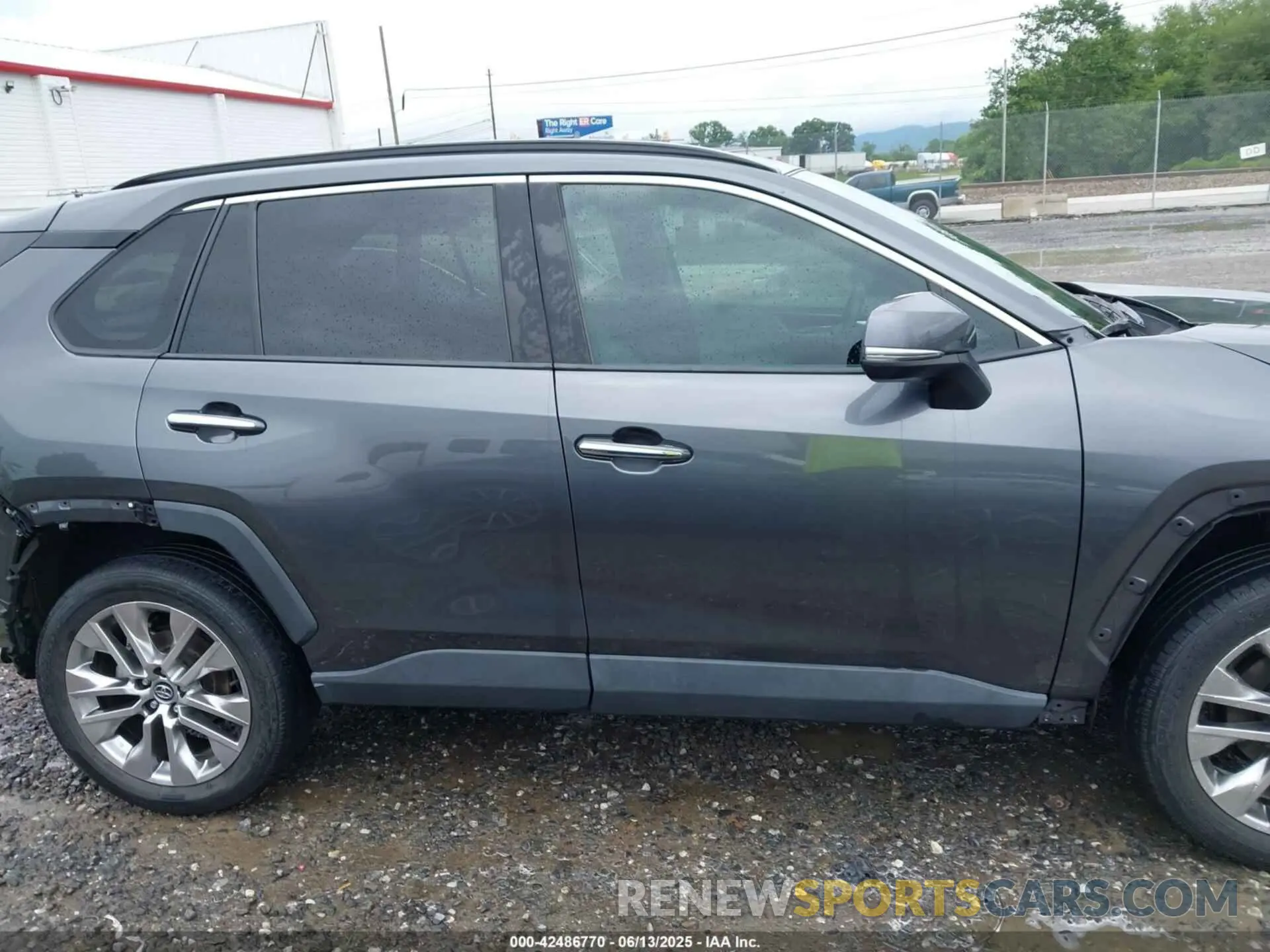 14 Photograph of a damaged car 2T3N1RFV1LC118957 TOYOTA RAV4 2020