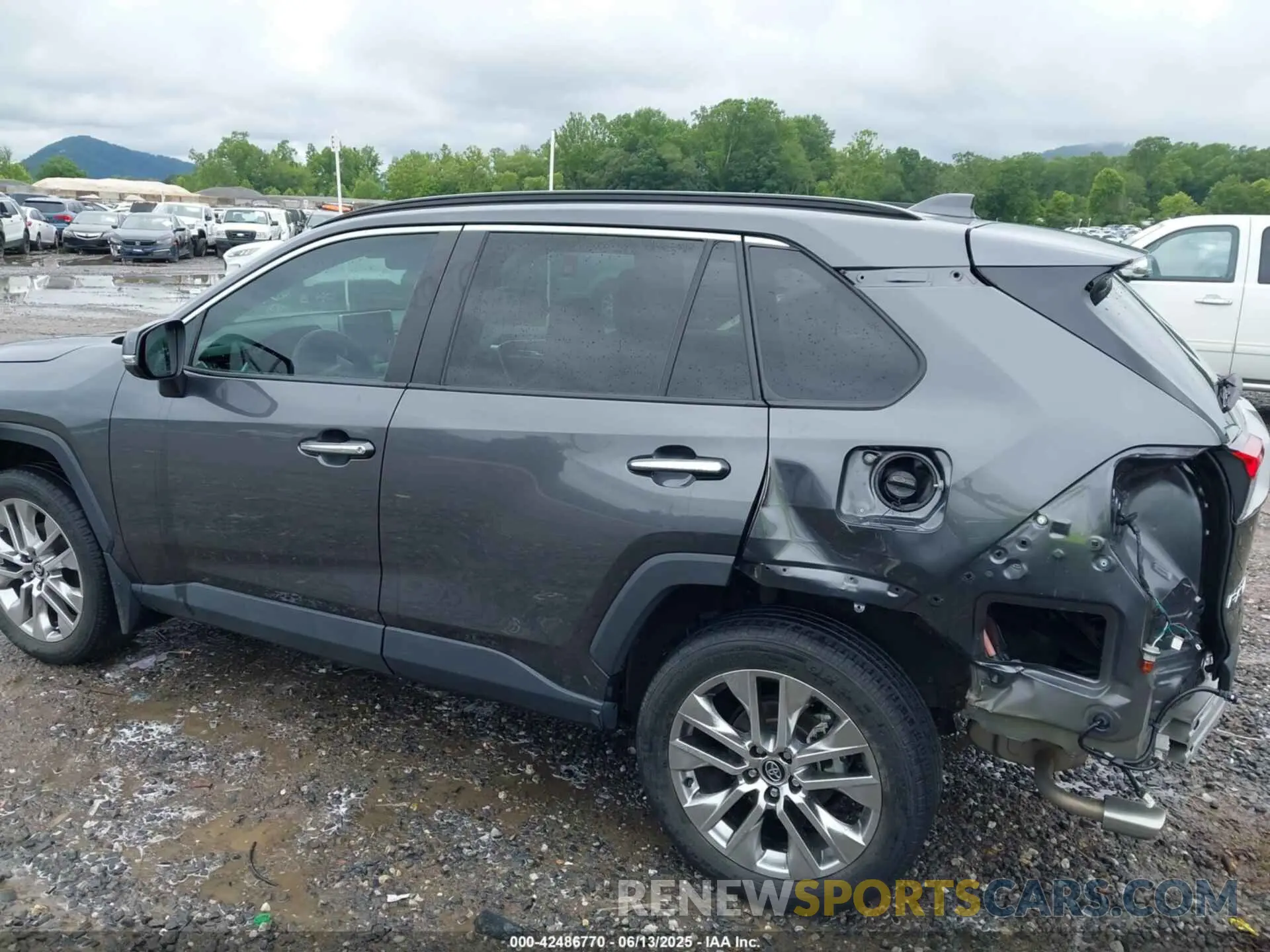 15 Photograph of a damaged car 2T3N1RFV1LC118957 TOYOTA RAV4 2020