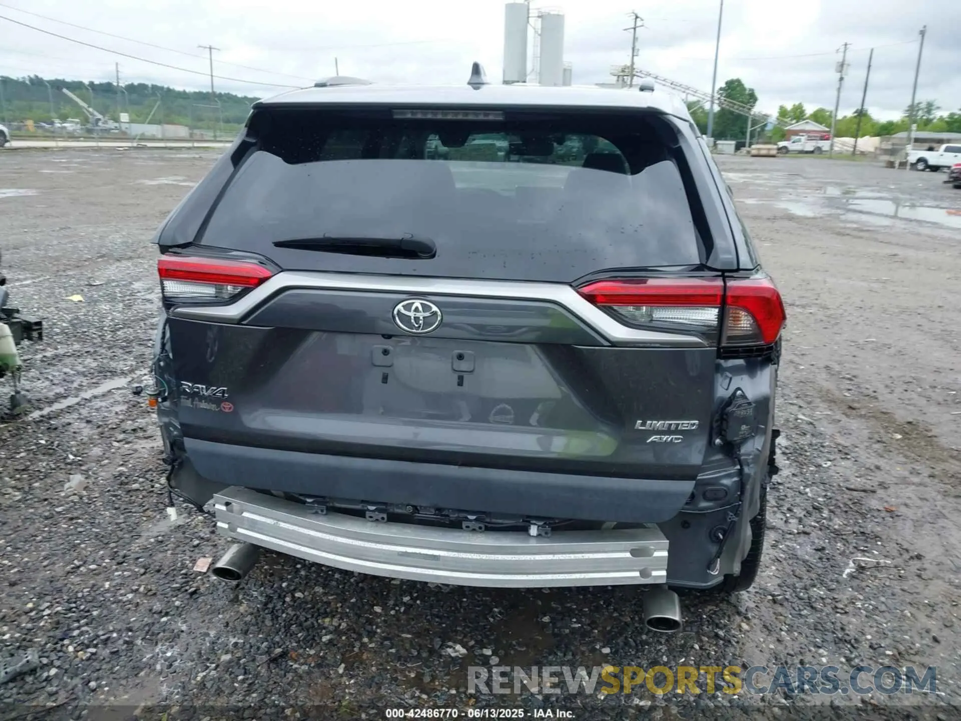17 Photograph of a damaged car 2T3N1RFV1LC118957 TOYOTA RAV4 2020