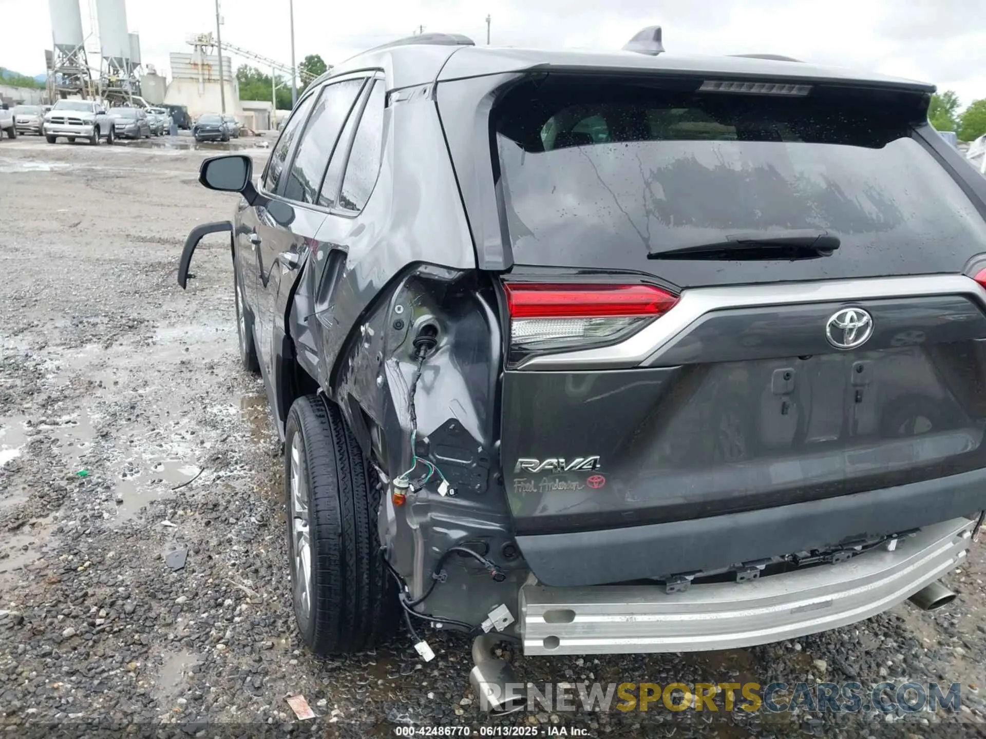 6 Photograph of a damaged car 2T3N1RFV1LC118957 TOYOTA RAV4 2020