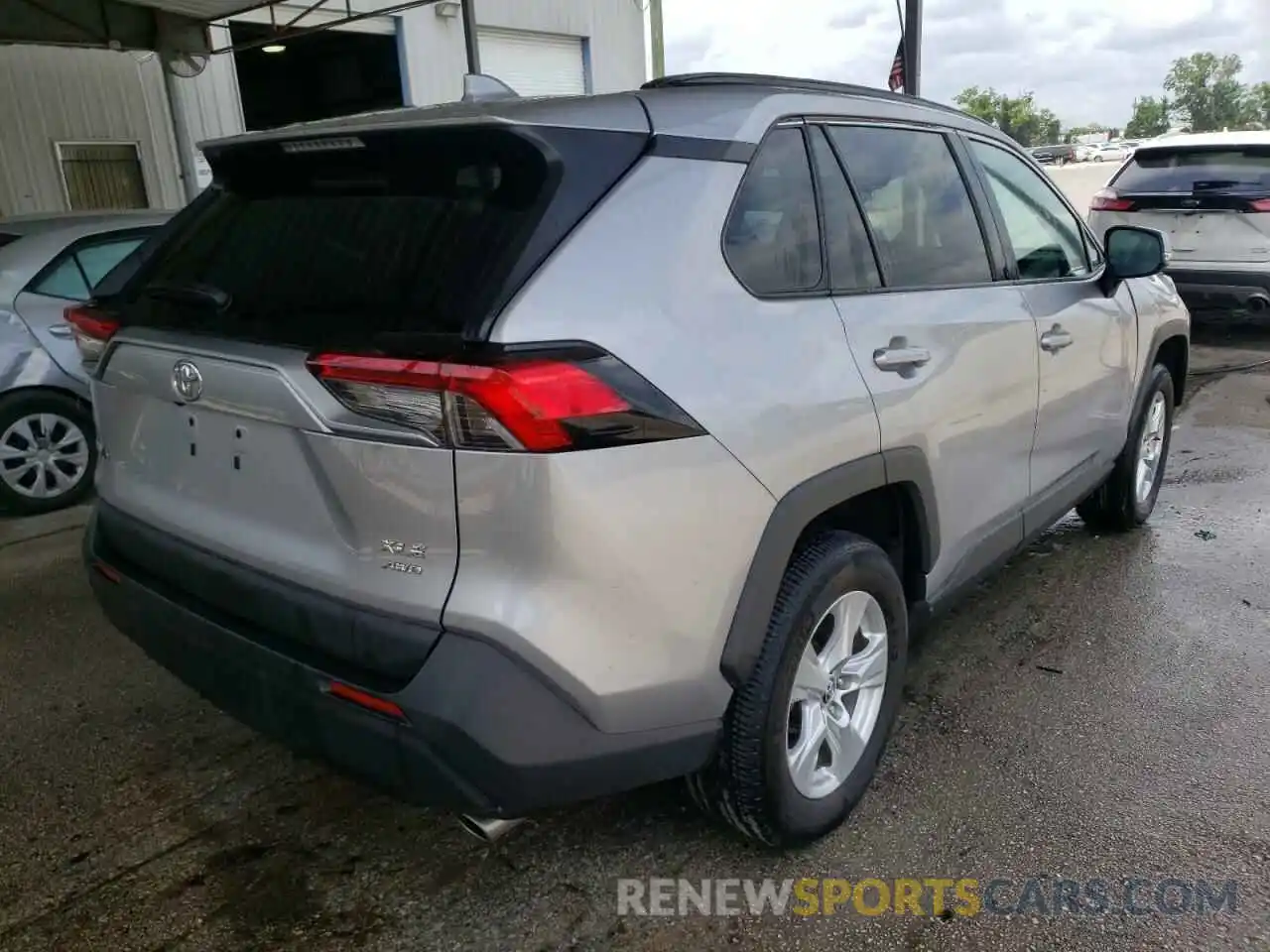 4 Photograph of a damaged car 2T3P1RFV0LC063958 TOYOTA RAV4 2020