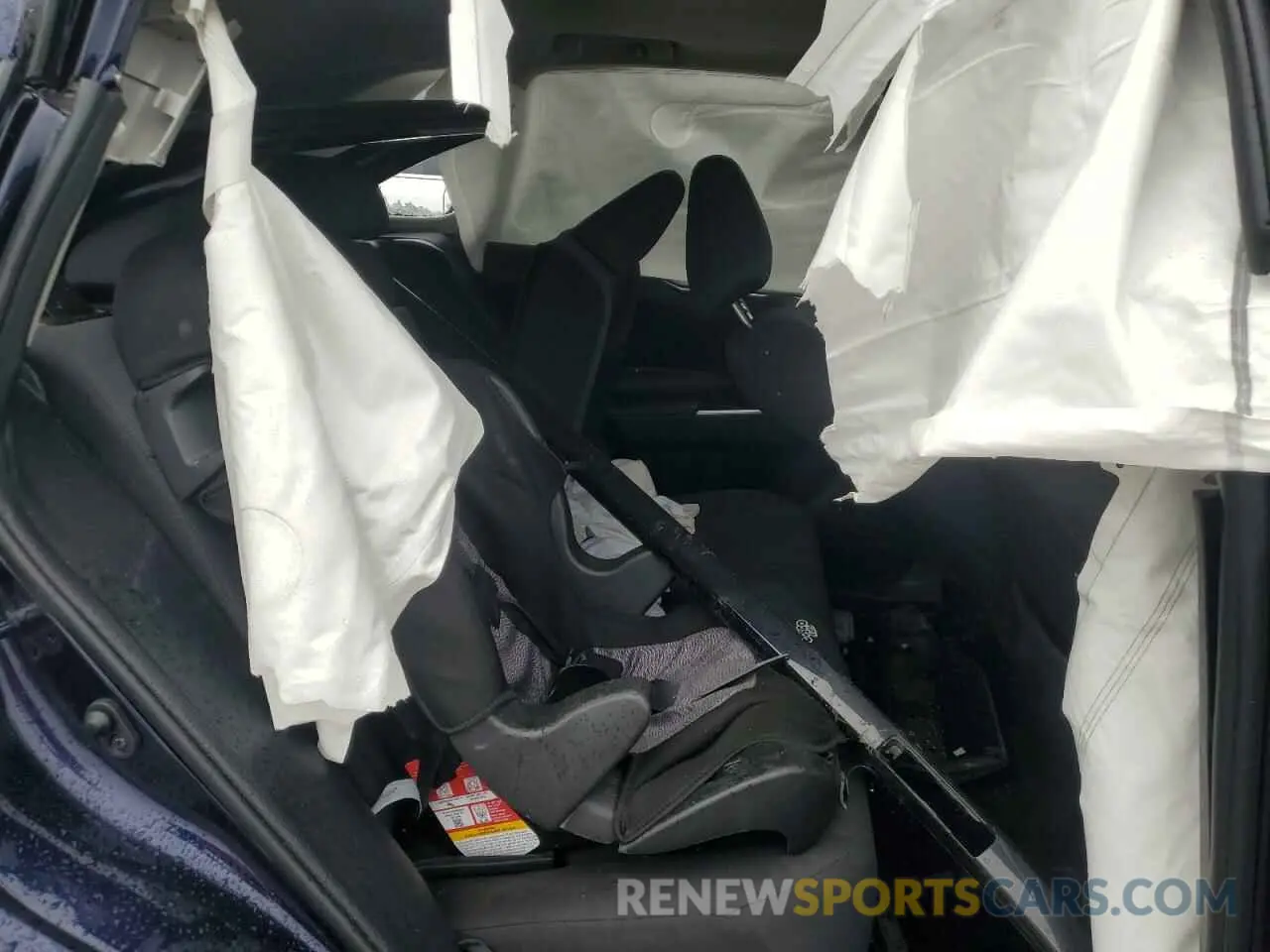 11 Photograph of a damaged car 2T3P1RFV0LC064348 TOYOTA RAV4 2020