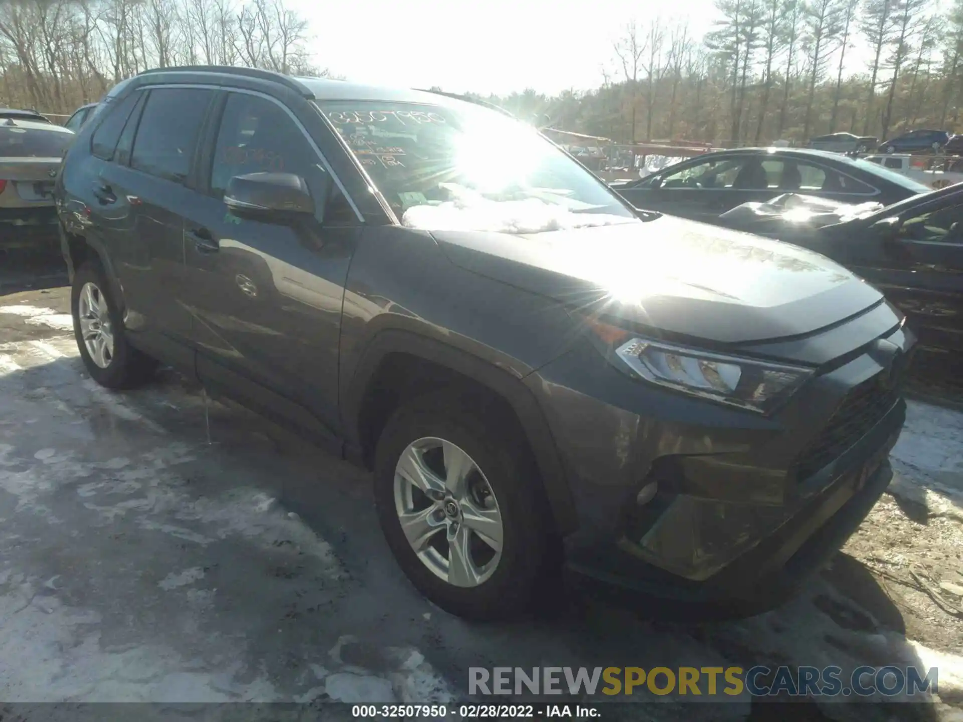 1 Photograph of a damaged car 2T3P1RFV0LC066424 TOYOTA RAV4 2020