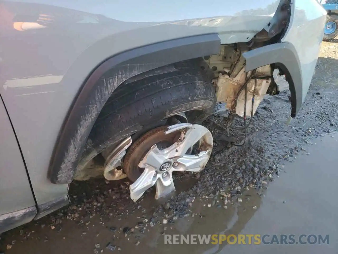 9 Photograph of a damaged car 2T3P1RFV0LC067332 TOYOTA RAV4 2020