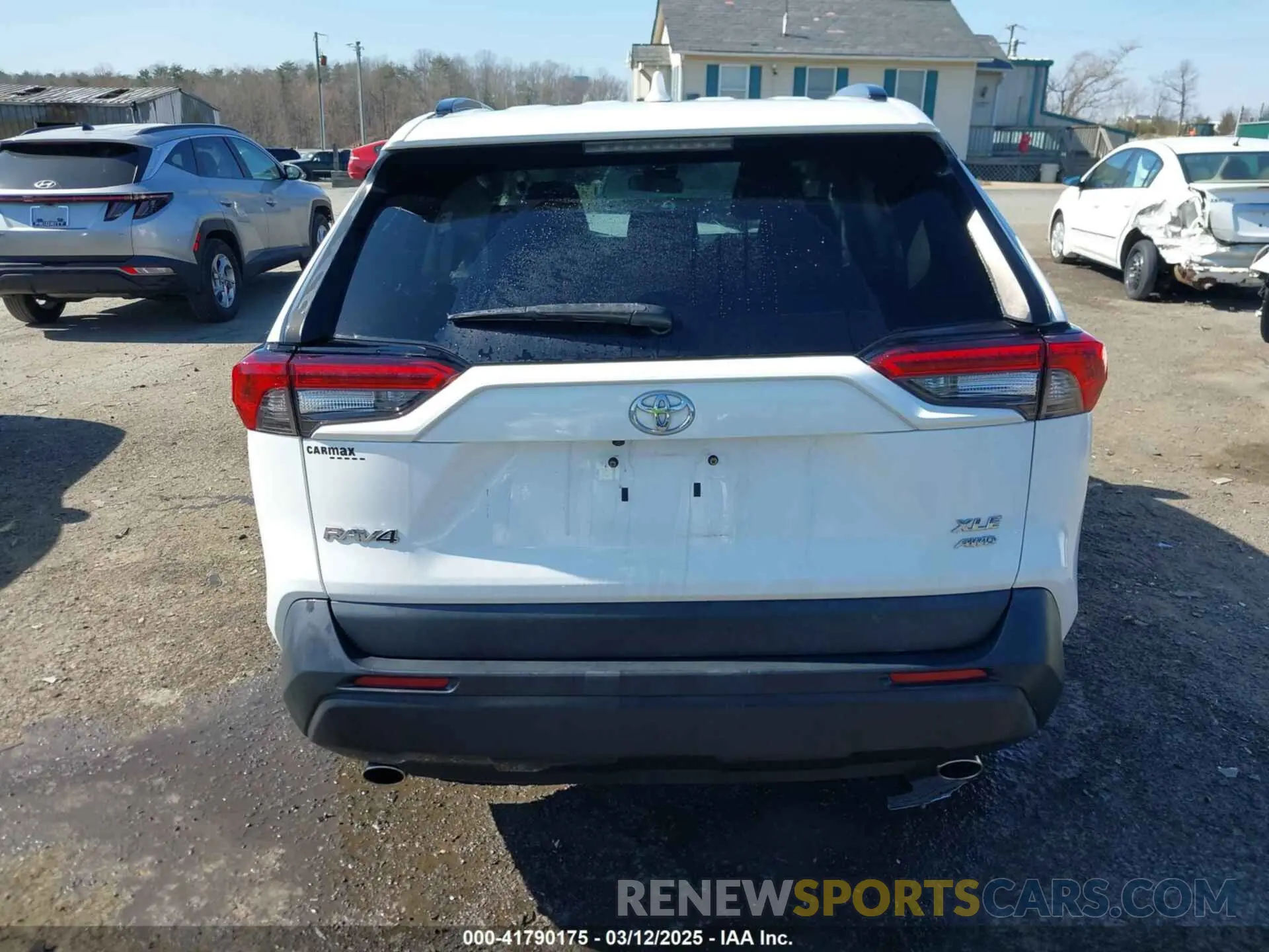 16 Photograph of a damaged car 2T3P1RFV0LC073650 TOYOTA RAV4 2020