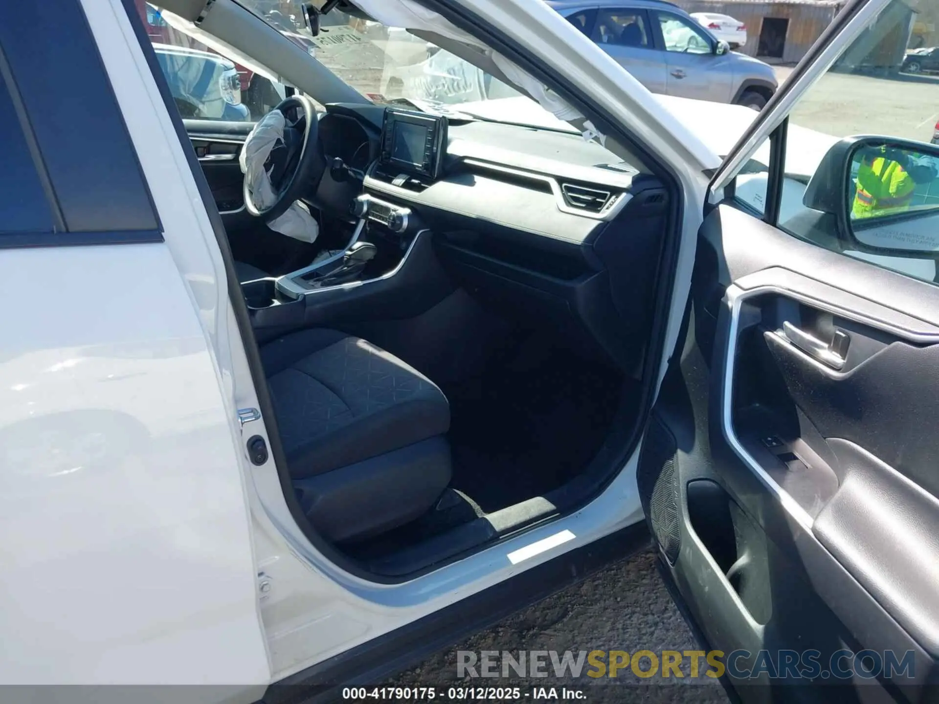 5 Photograph of a damaged car 2T3P1RFV0LC073650 TOYOTA RAV4 2020