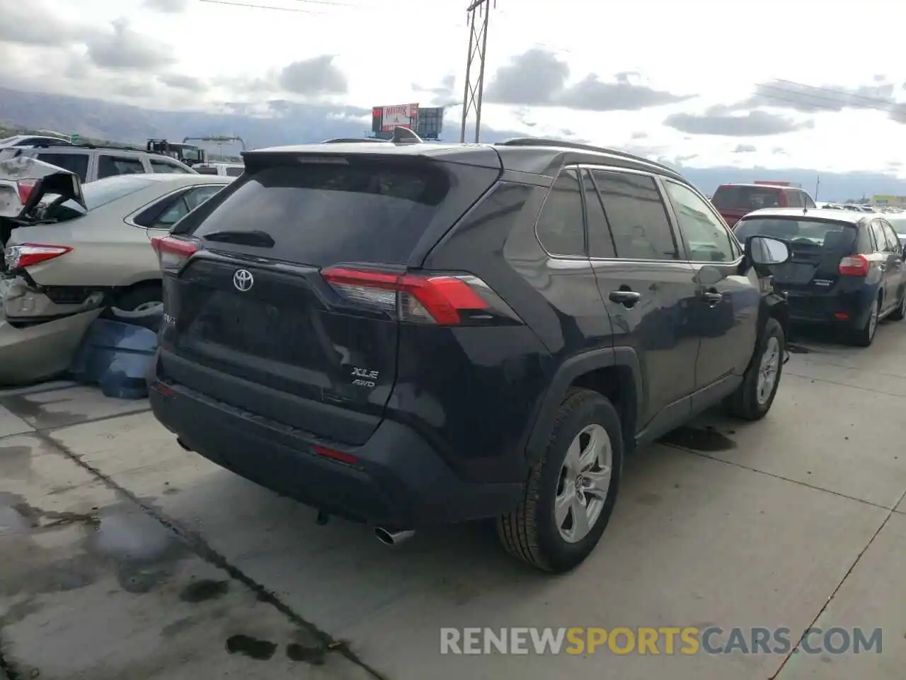 4 Photograph of a damaged car 2T3P1RFV0LC090528 TOYOTA RAV4 2020