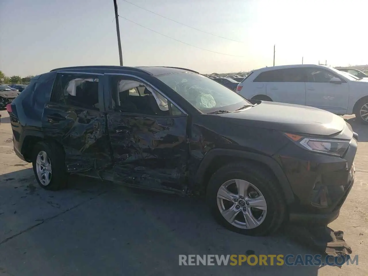 4 Photograph of a damaged car 2T3P1RFV0LC091923 TOYOTA RAV4 2020