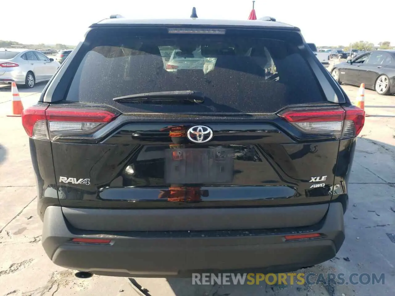 6 Photograph of a damaged car 2T3P1RFV0LC091923 TOYOTA RAV4 2020